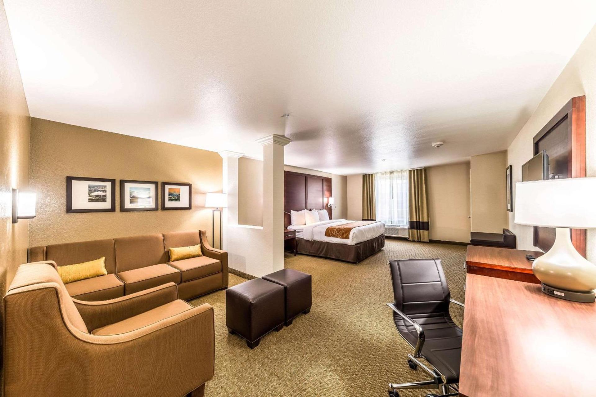 Comfort Suites Grand Prairie - Arlington North photo 23