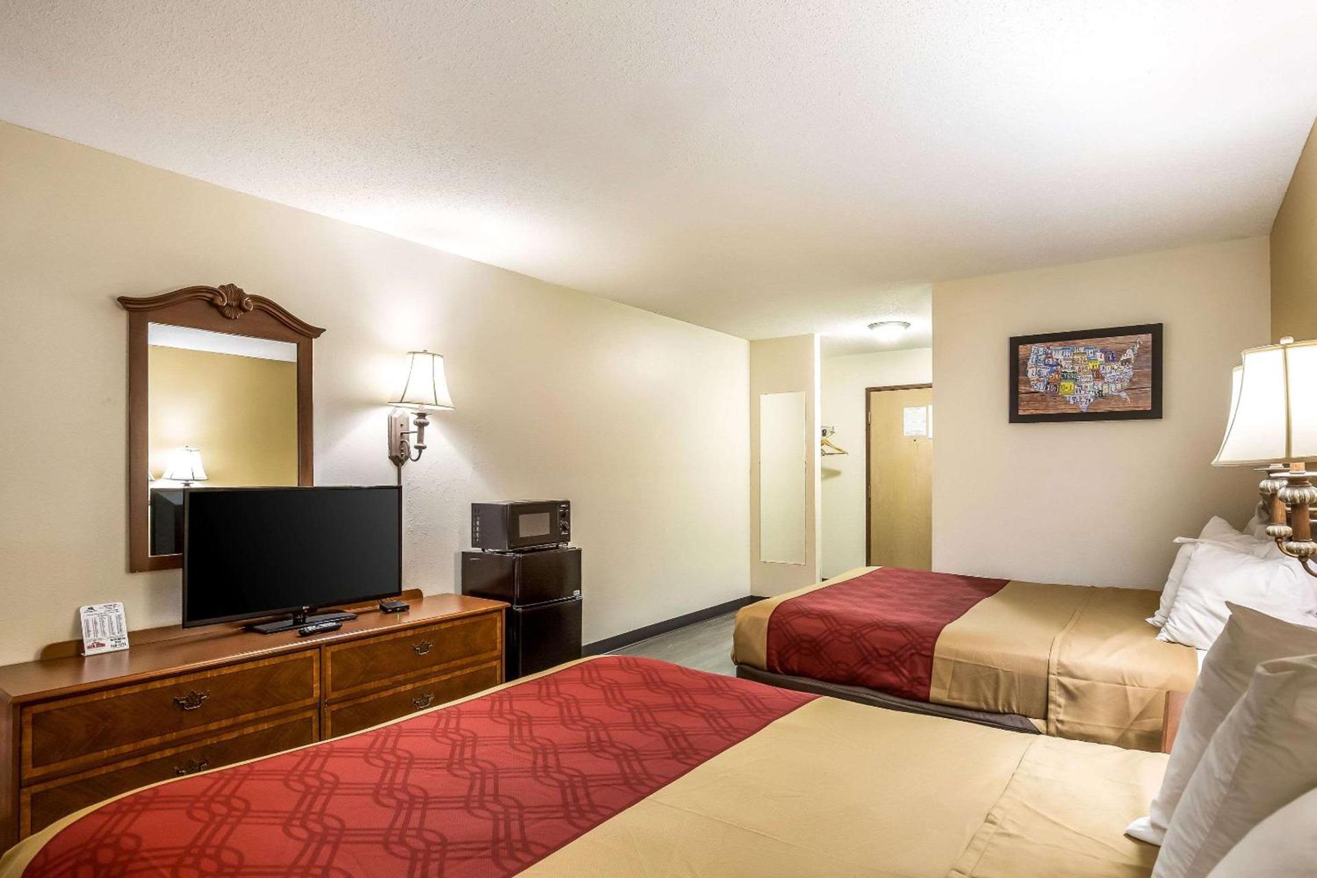 Econo Lodge Inn & Suites Fairview Heights St Louis photo 14