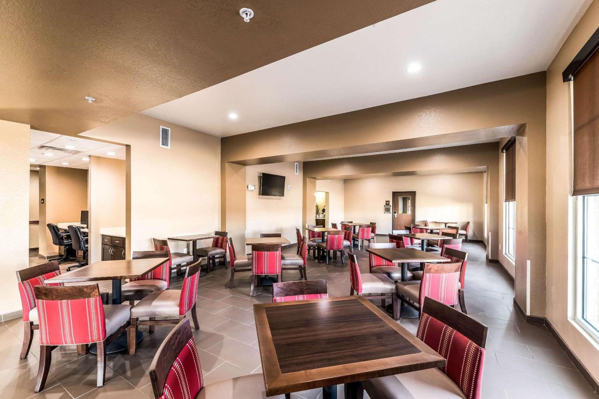 Comfort Suites Grand Prairie - Arlington North photo 41
