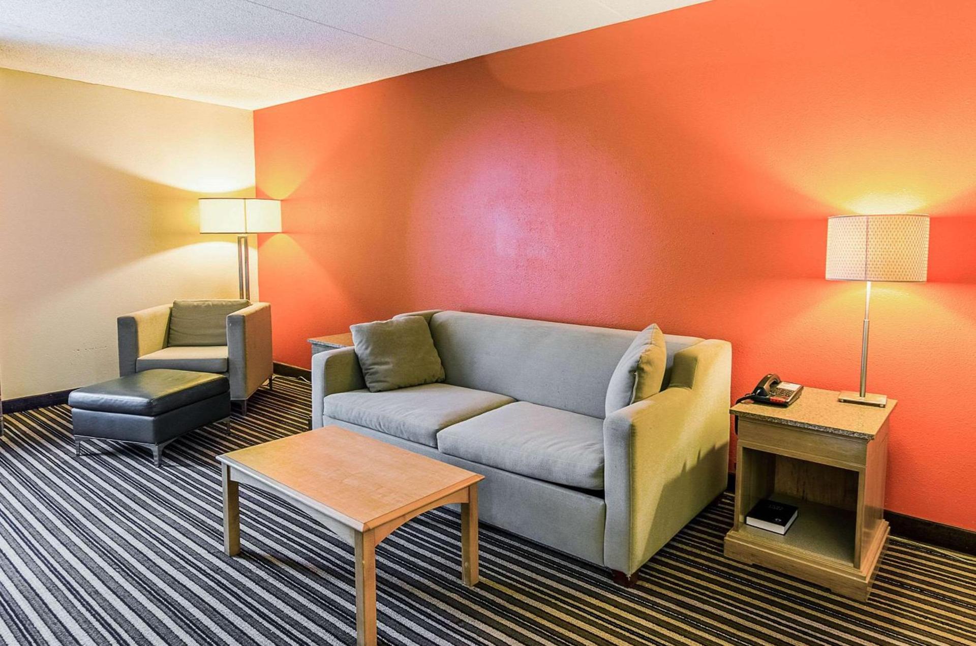 Econo Lodge Inn & Suites Norton - Wise South photo 19