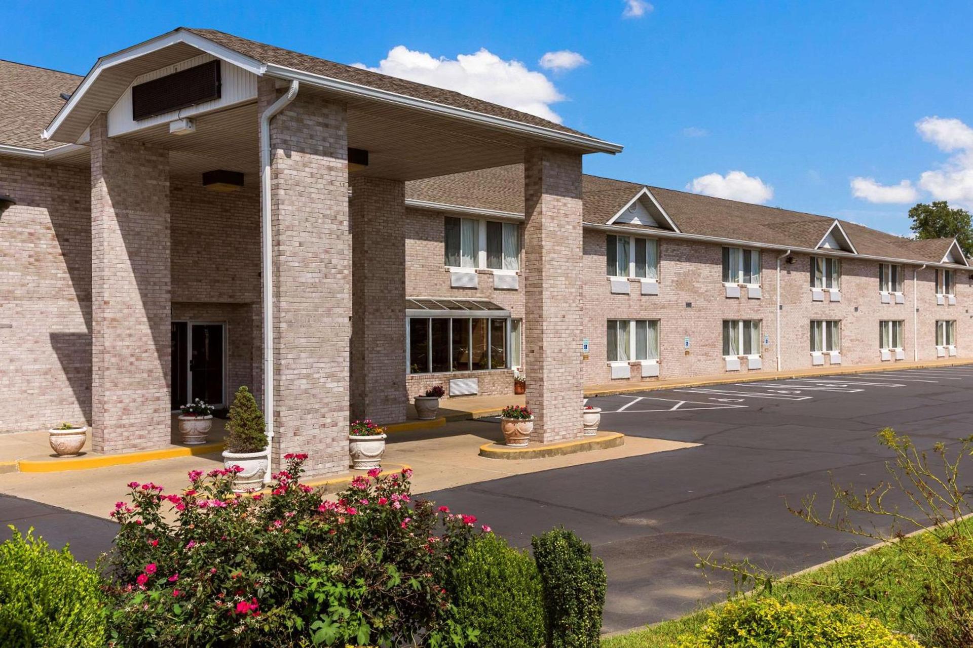 Econo Lodge Inn & Suites Fairview Heights St Louis photo 3