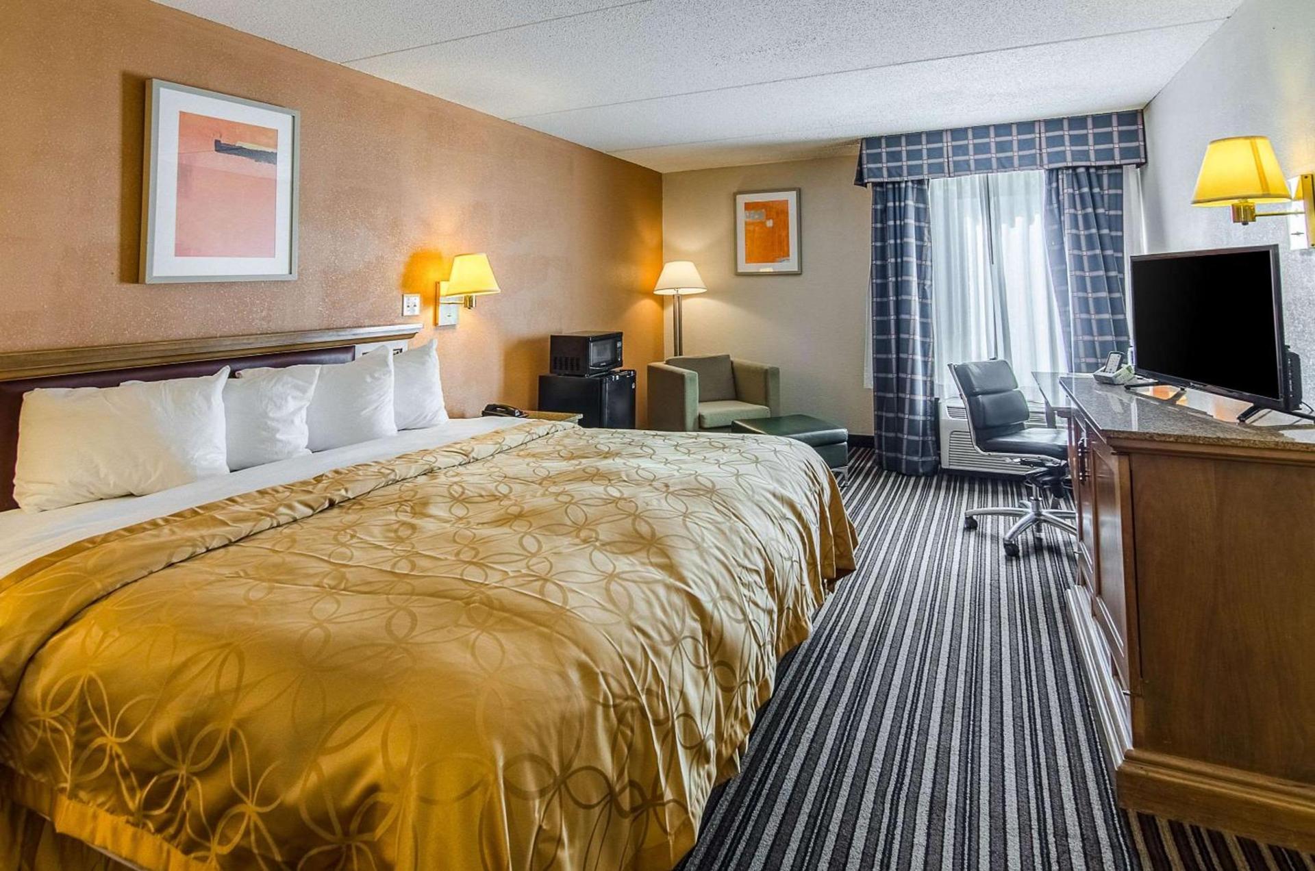 Econo Lodge Inn & Suites Norton - Wise South photo 11
