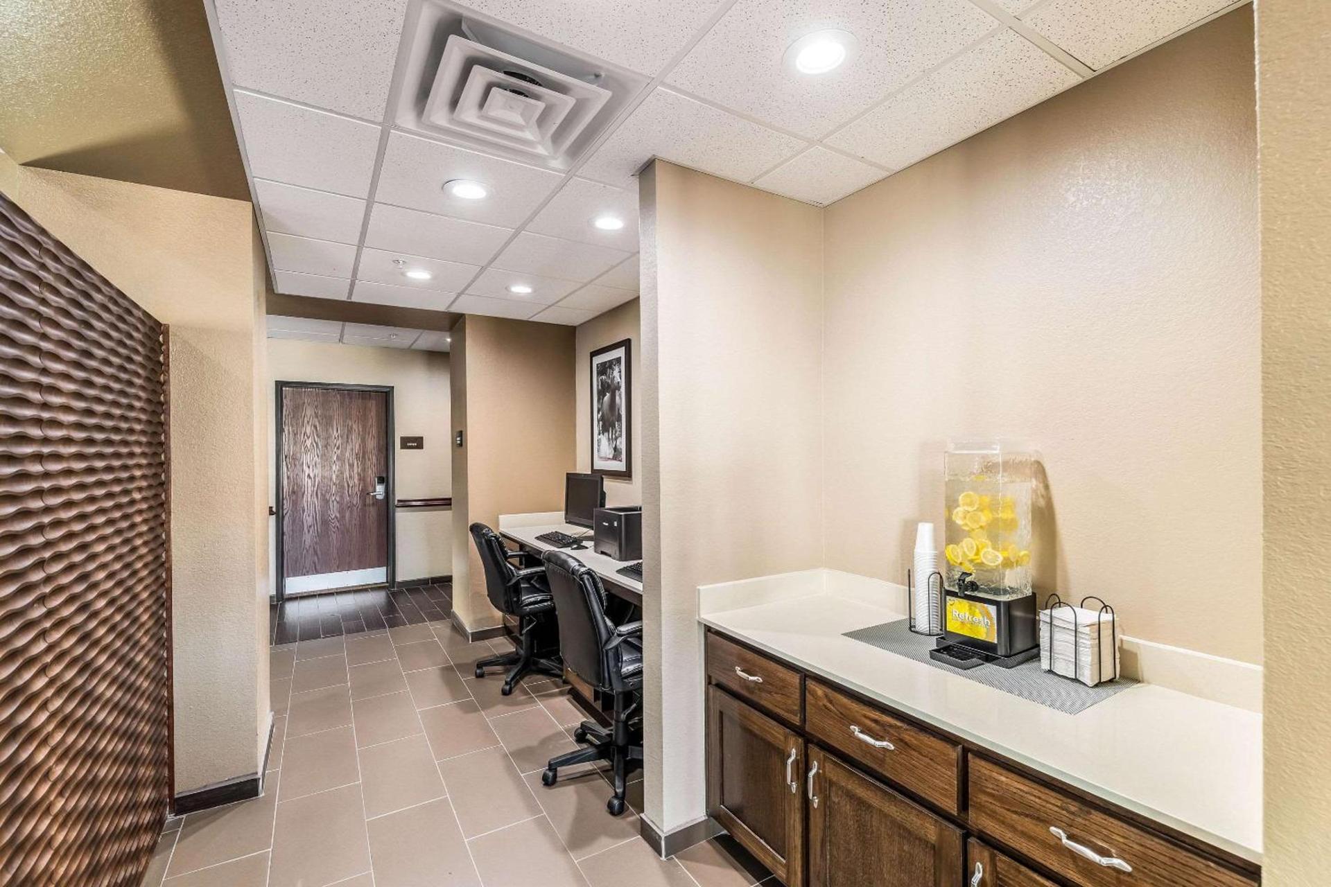 Comfort Suites Grand Prairie - Arlington North photo 35