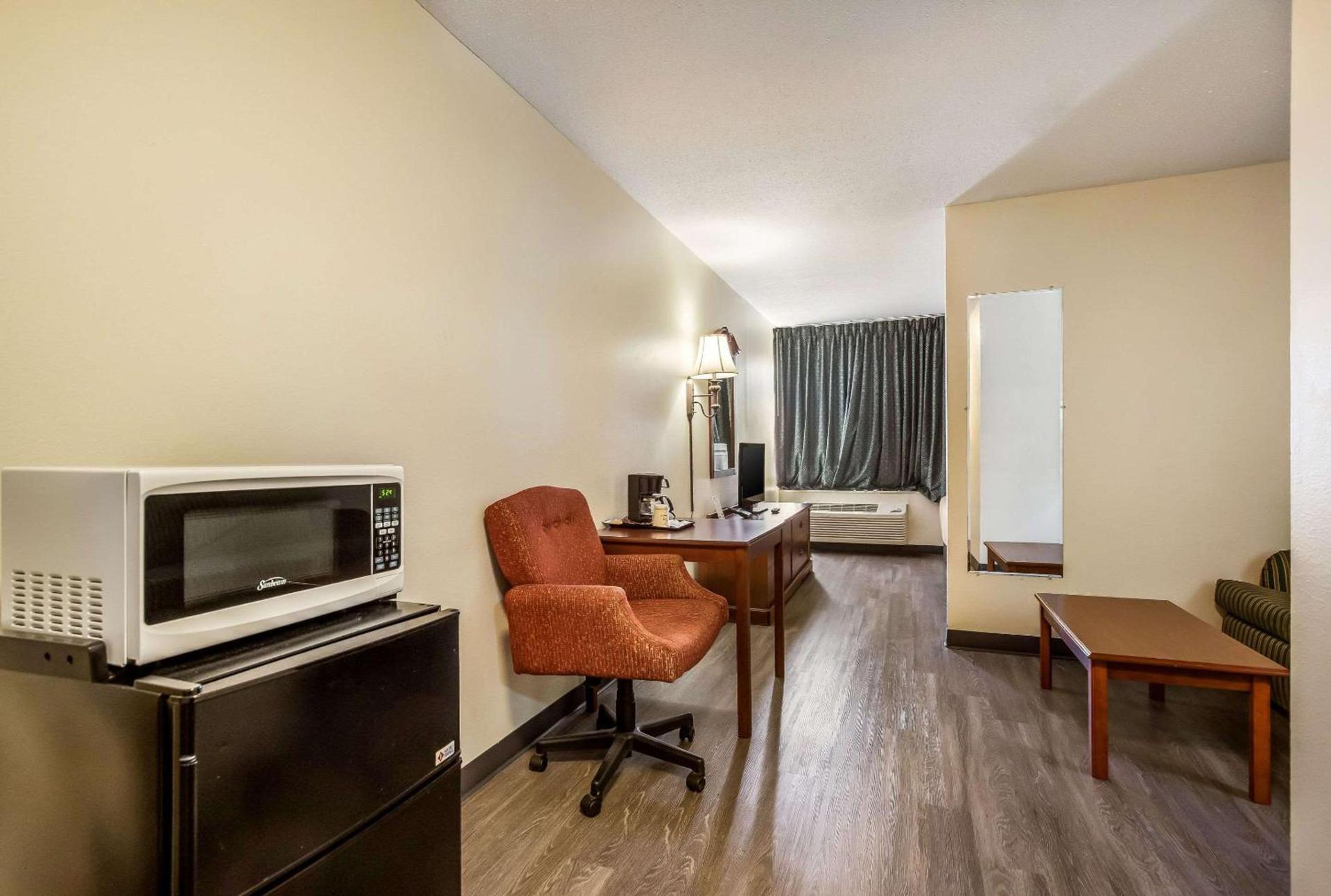 Econo Lodge Inn & Suites Fairview Heights St Louis photo 19