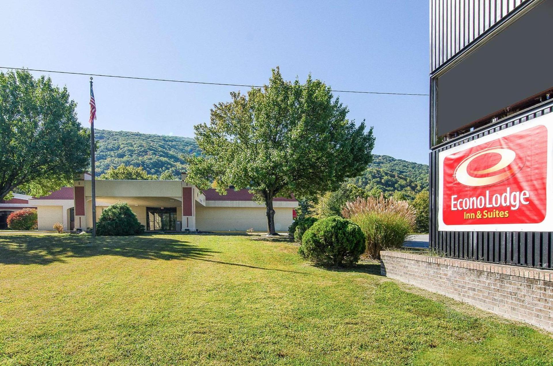 Econo Lodge Inn & Suites Norton - Wise South photo 3