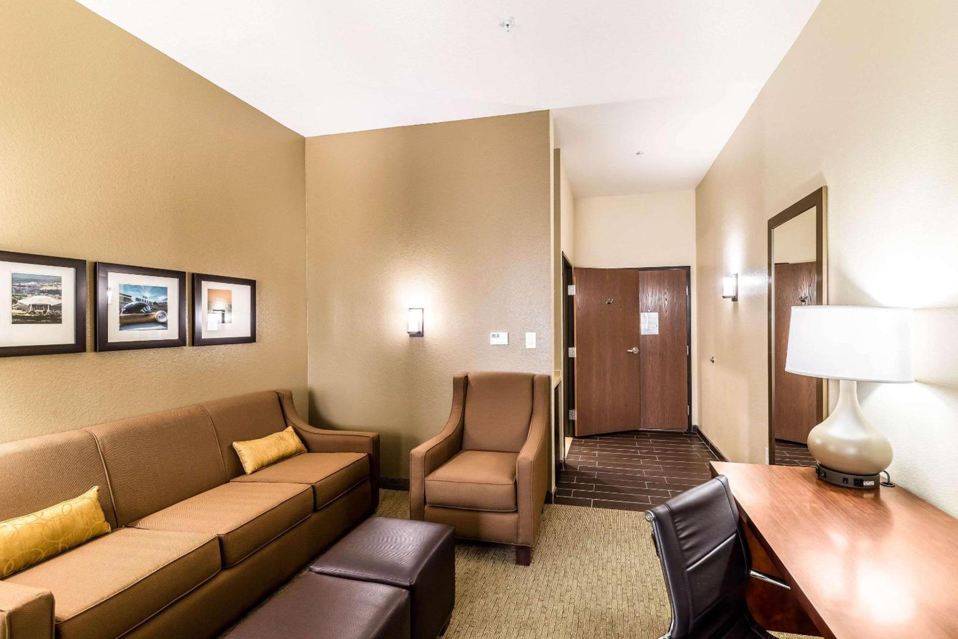 Comfort Suites Grand Prairie - Arlington North photo 22