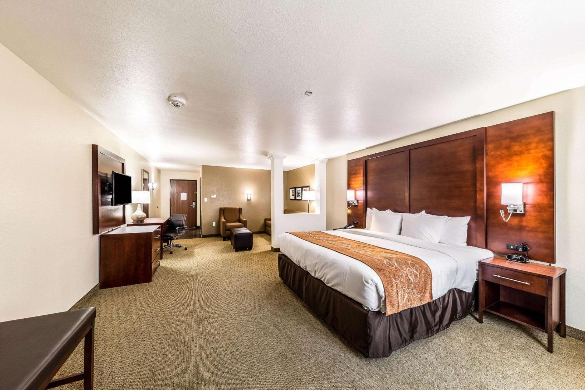 Comfort Suites Grand Prairie - Arlington North photo 24