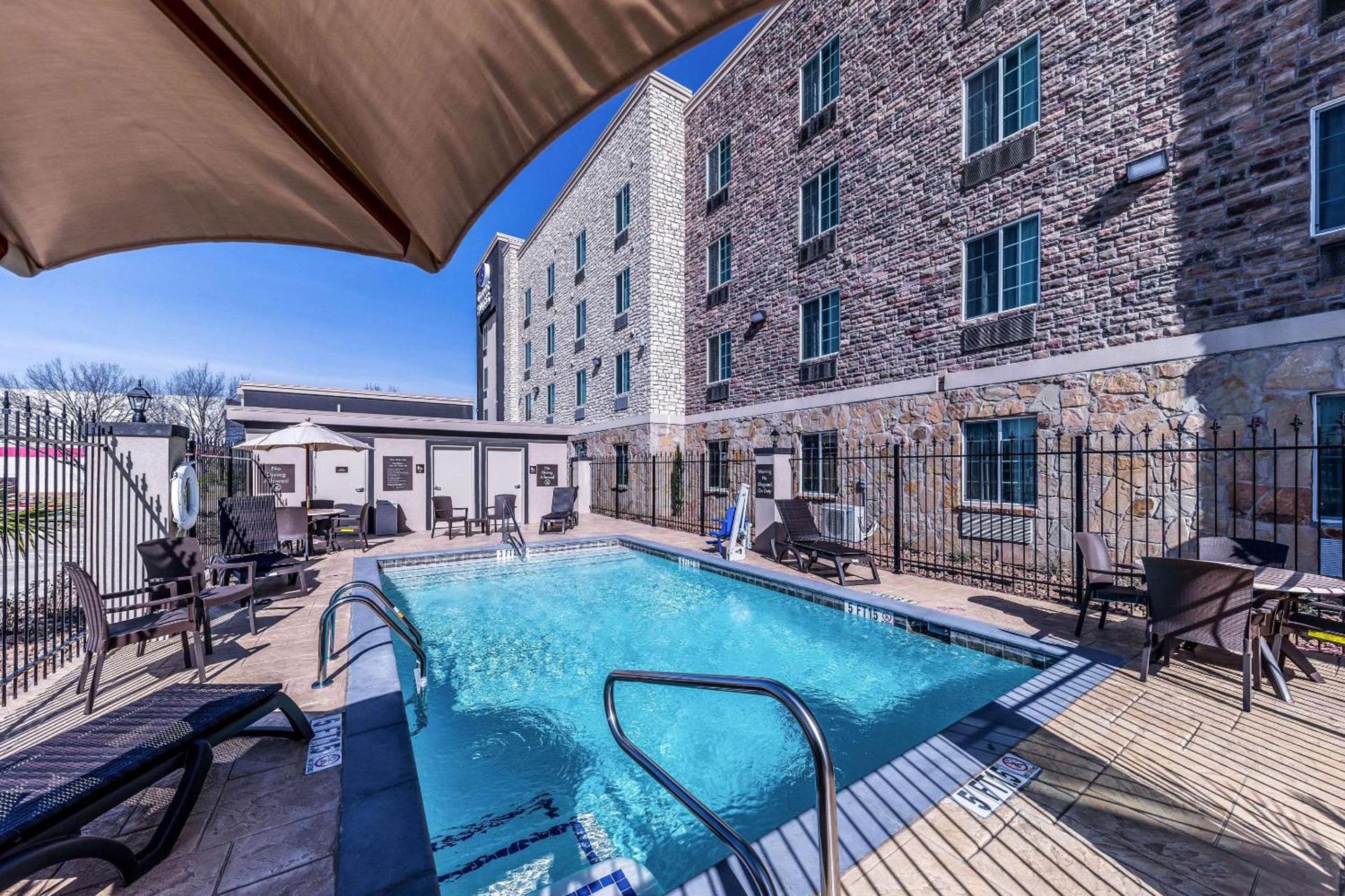 Comfort Suites Grand Prairie - Arlington North photo 32