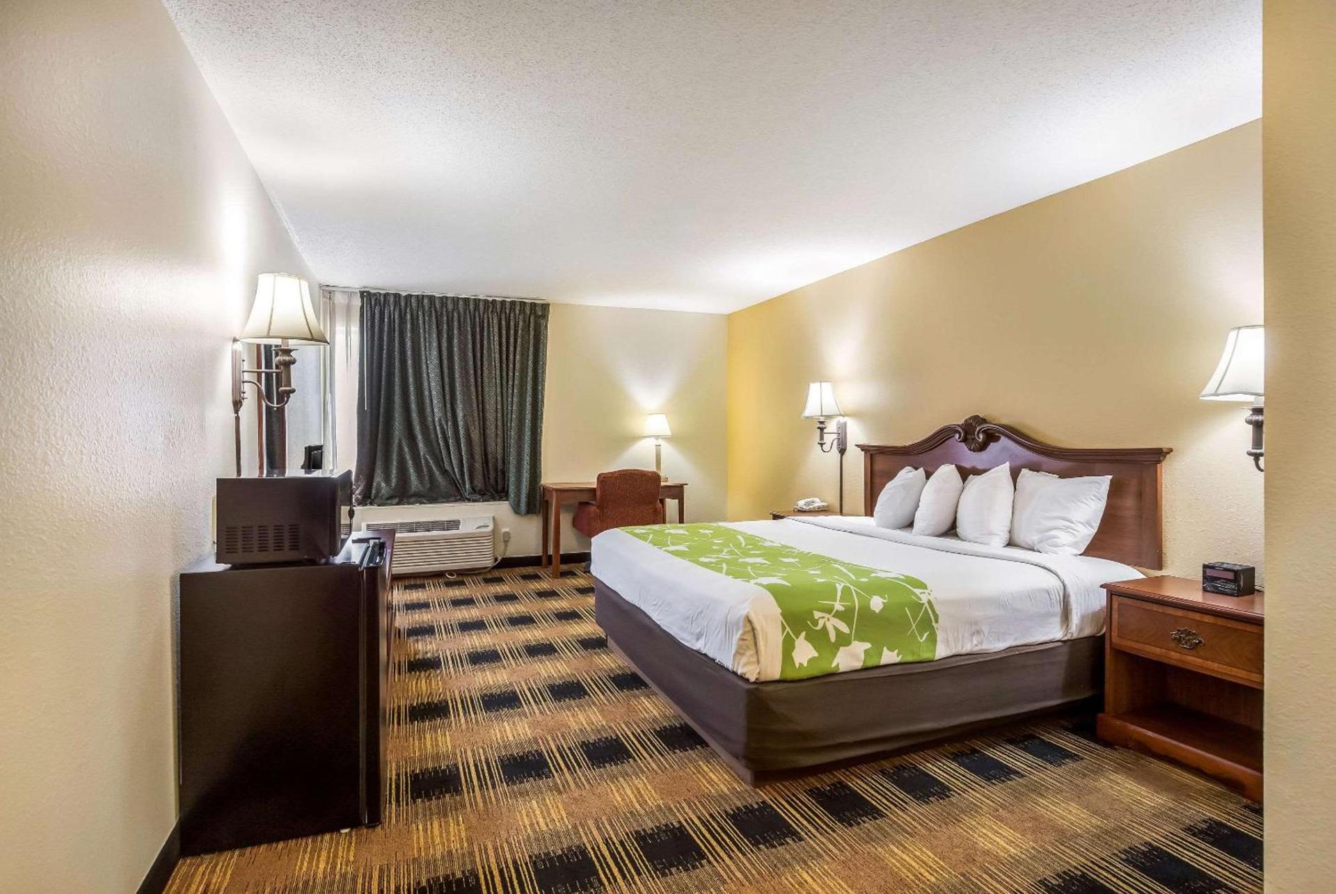 Econo Lodge Inn & Suites Fairview Heights St Louis photo 11