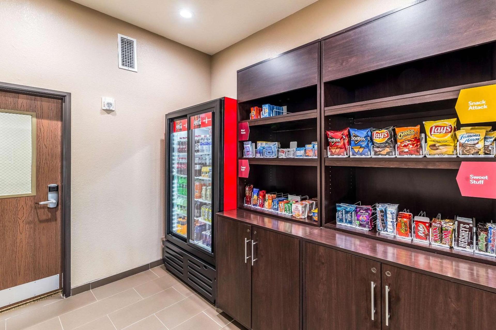 Comfort Suites Grand Prairie - Arlington North photo 42
