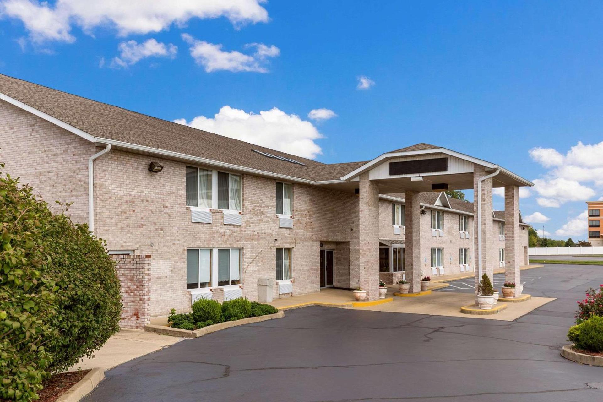 Econo Lodge Inn & Suites Fairview Heights St Louis photo 2