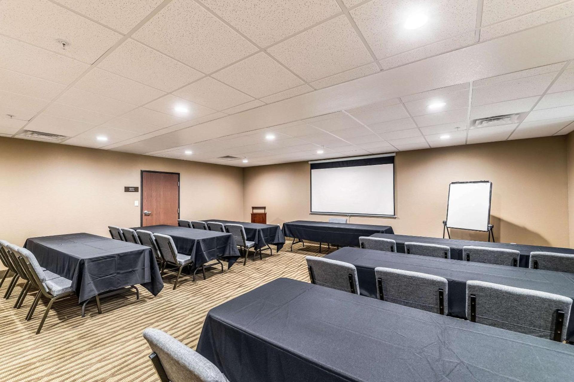 Comfort Suites Grand Prairie - Arlington North photo 37