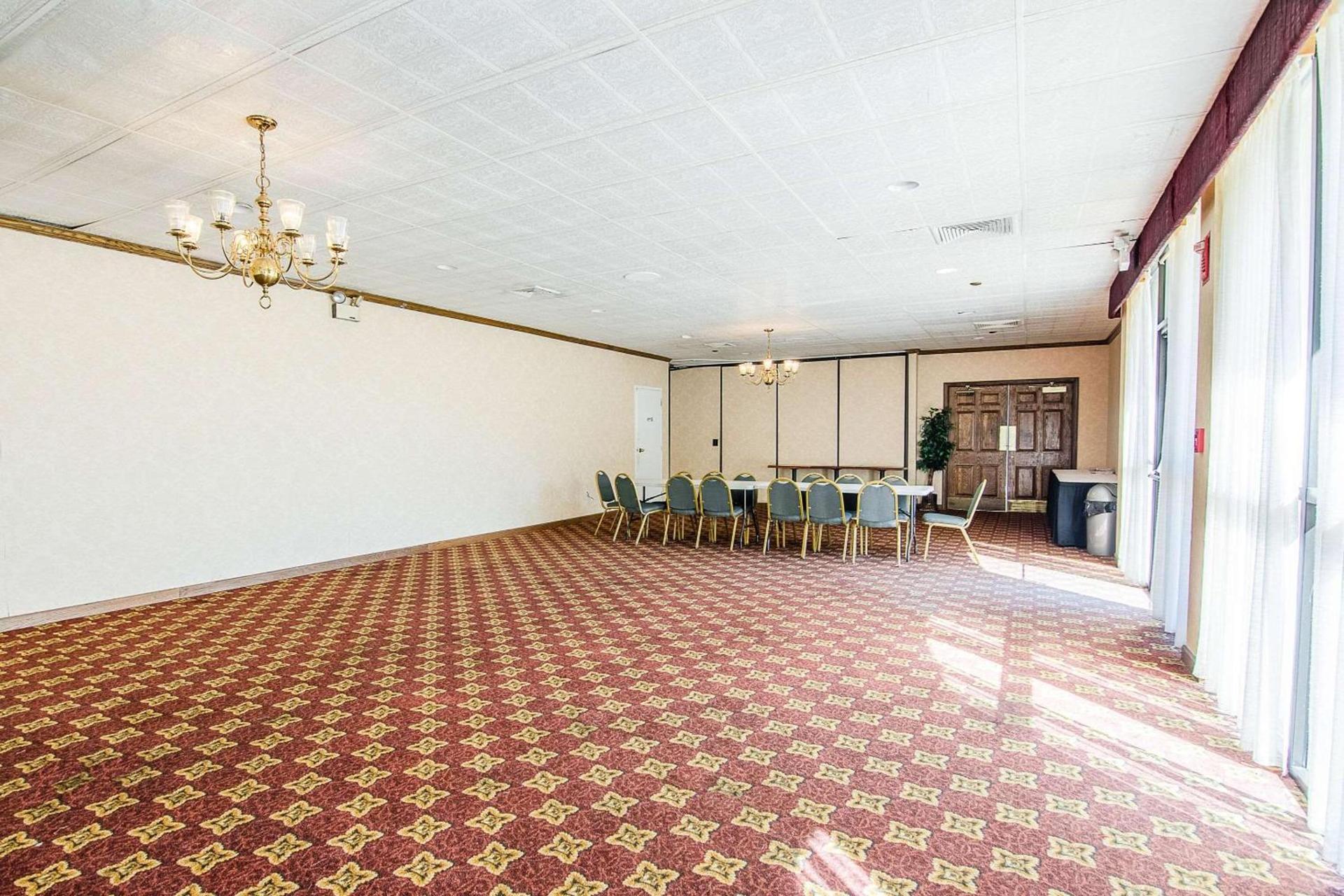 Econo Lodge Inn & Suites Norton - Wise South photo 25