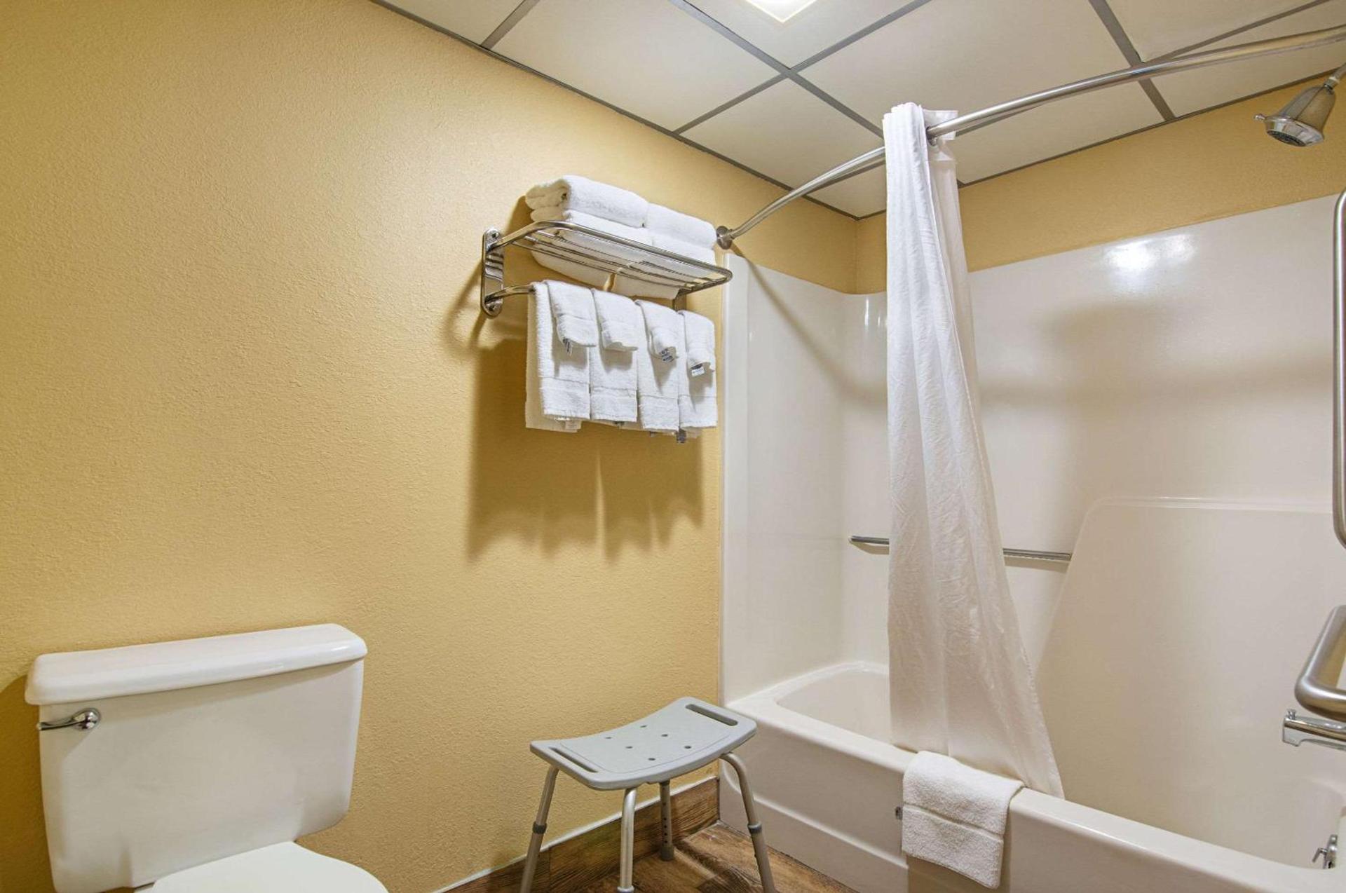 Quality Inn Tully I-81 photo 28