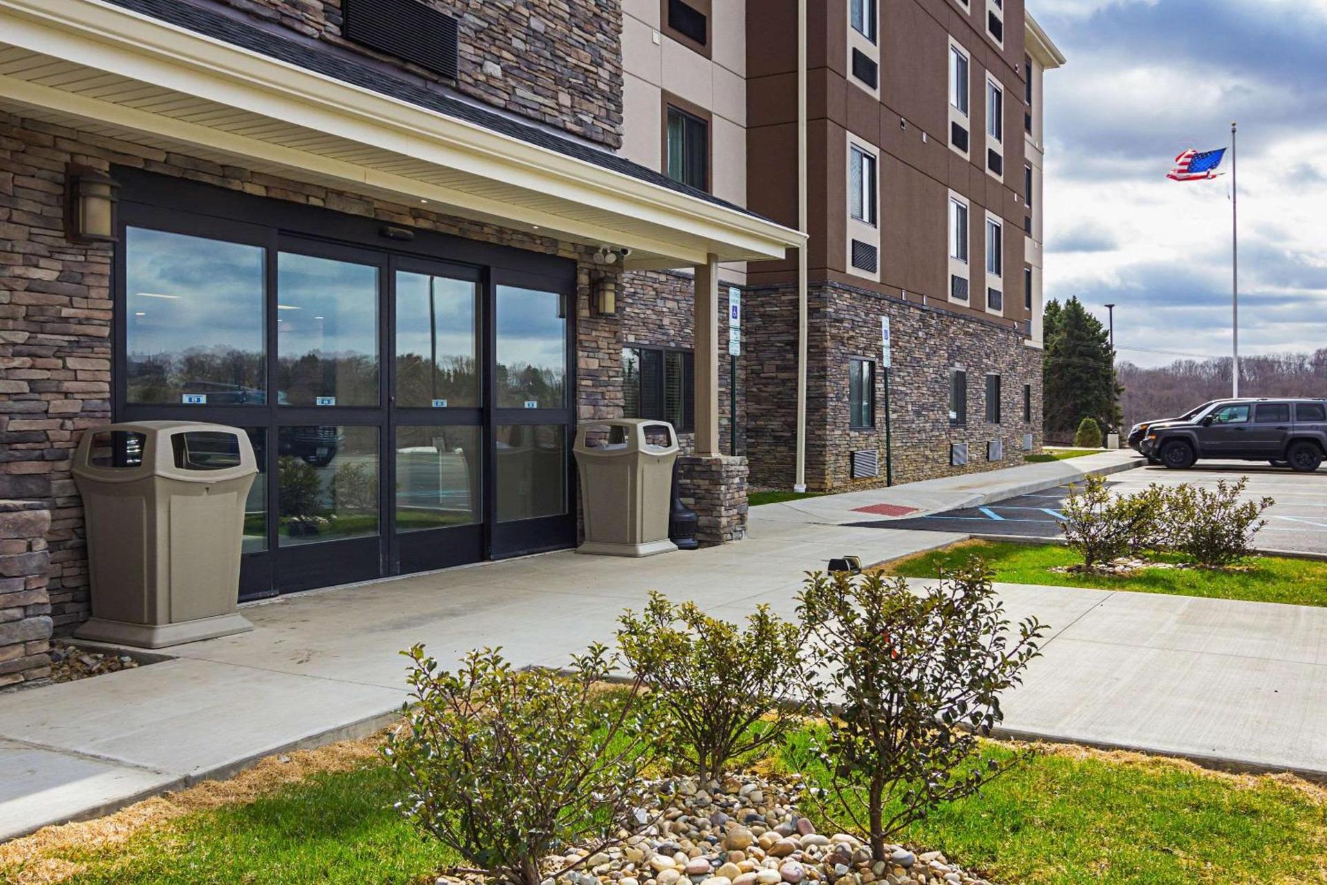 Suburban Studios Monaca - Pittsburgh photo 2