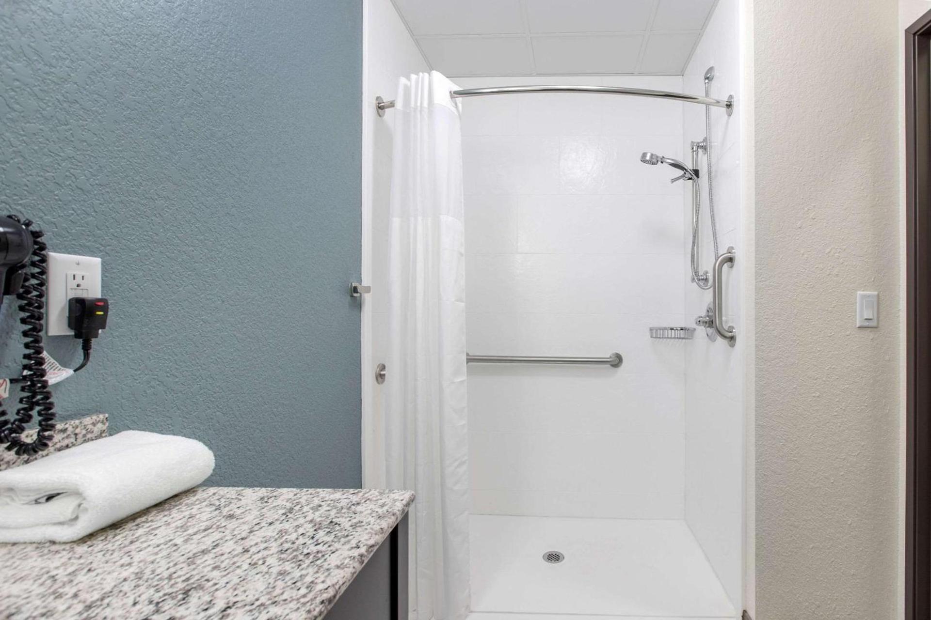 Sleep Inn and Suites - Ankeny photo 10