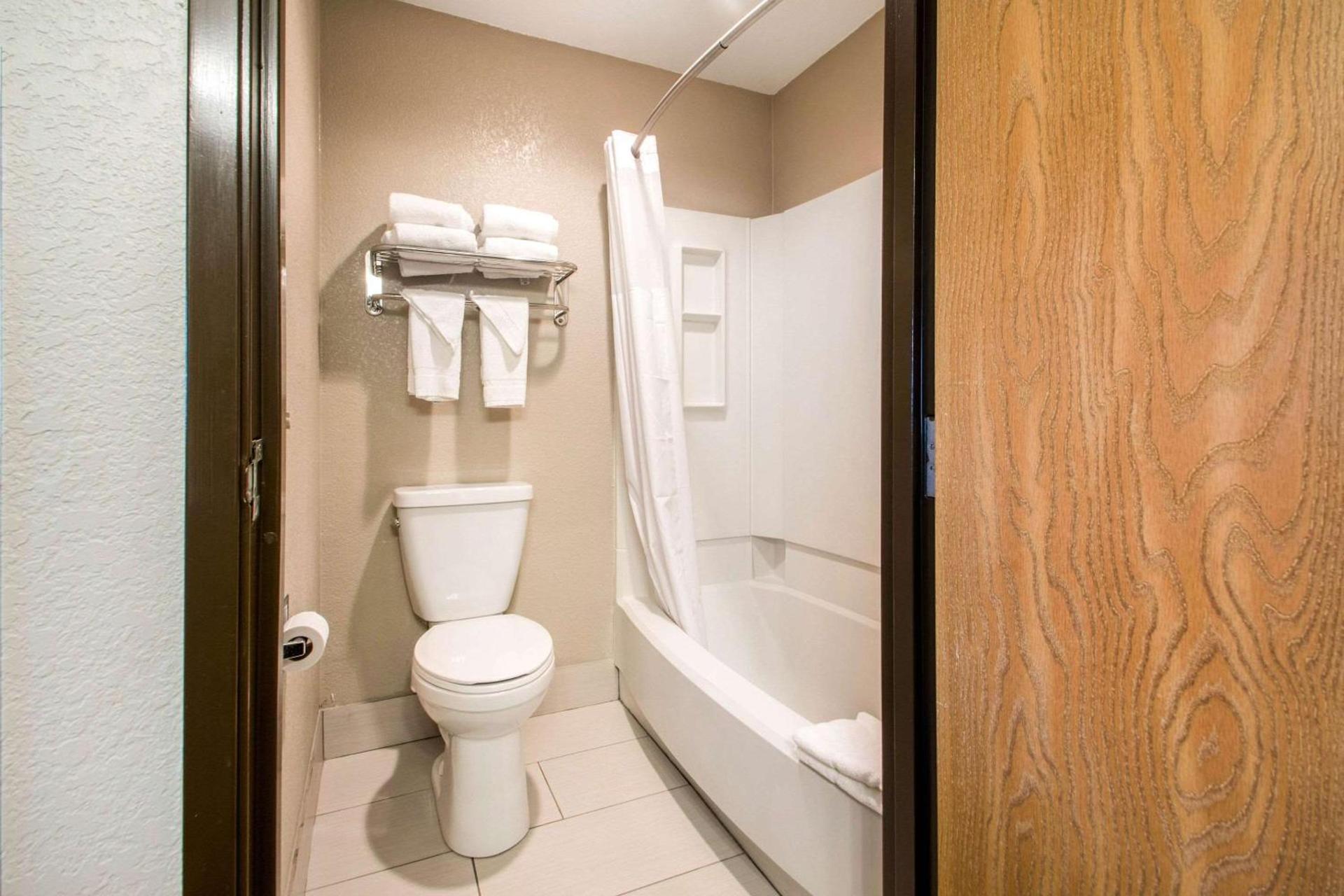 Quality Inn Madison West Near University Area photo 26