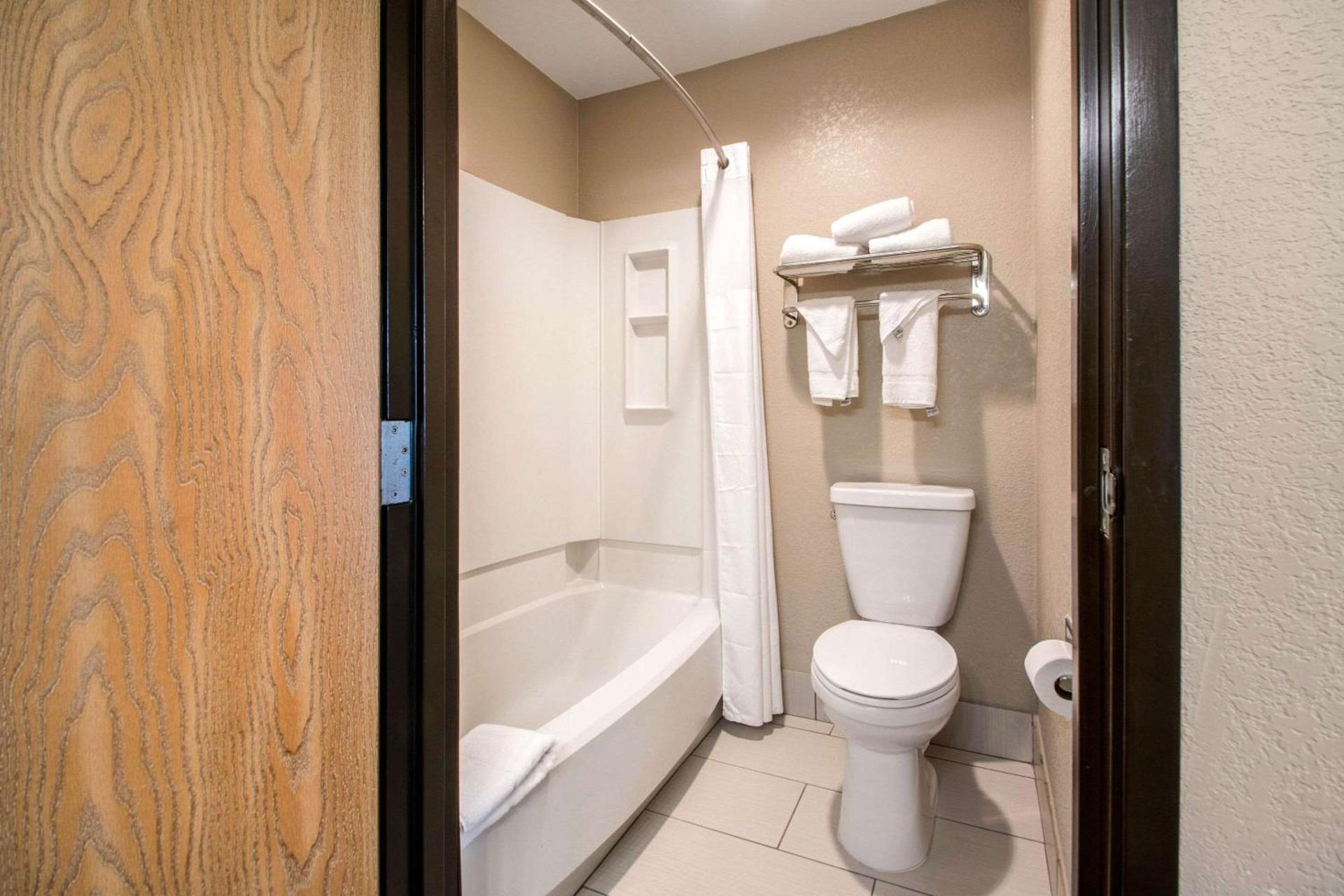 Quality Inn Madison West Near University Area photo 24