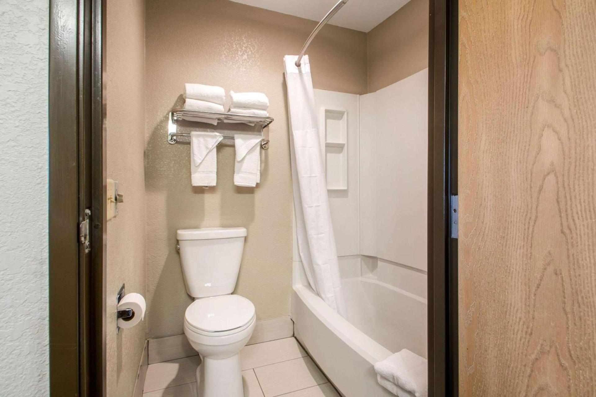 Quality Inn Madison West Near University Area photo 10
