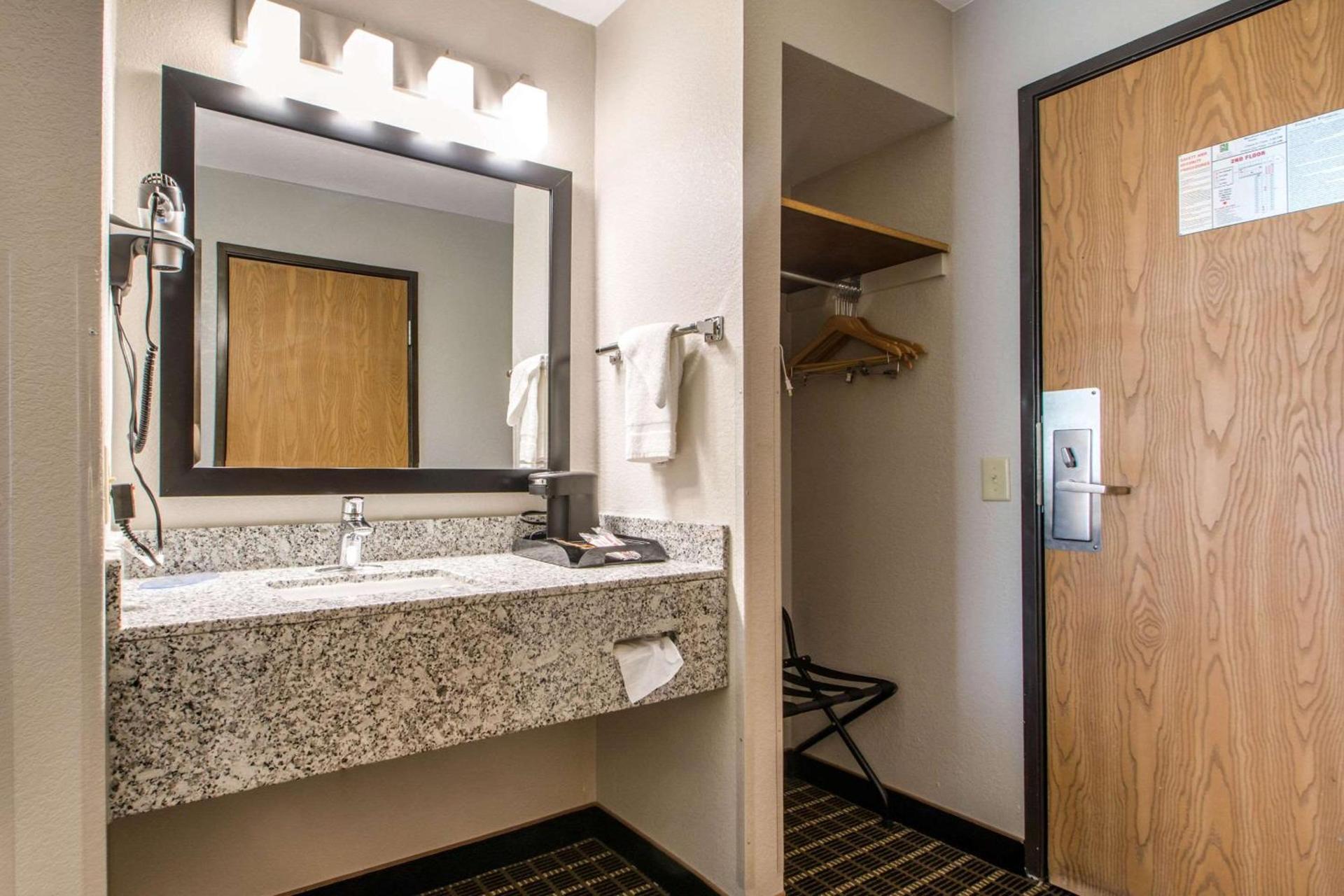 Quality Inn Madison West Near University Area photo 6