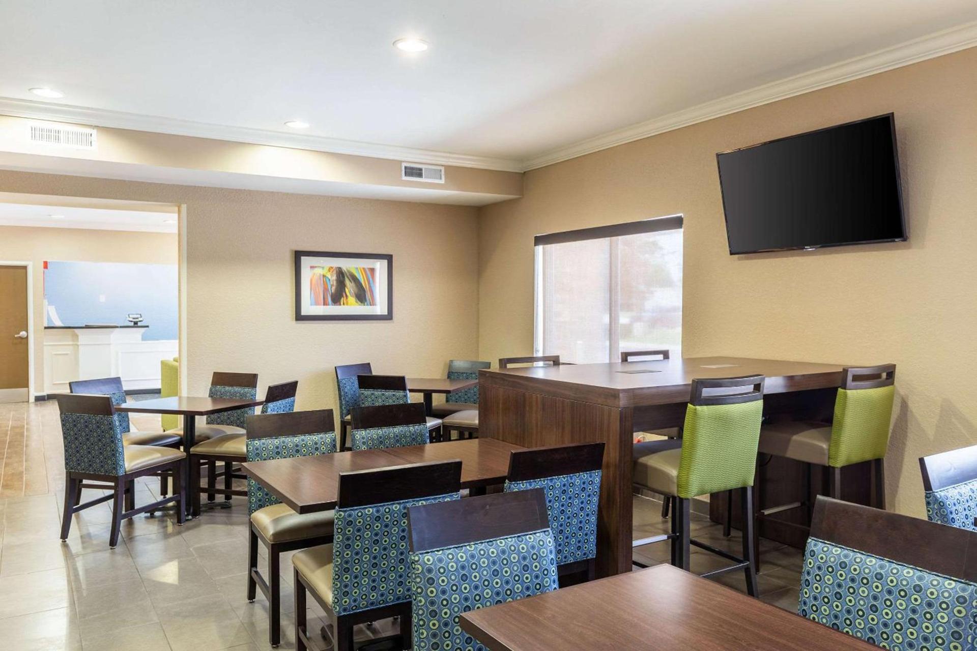 Comfort Inn South Tulsa - Woodland Hills photo 29