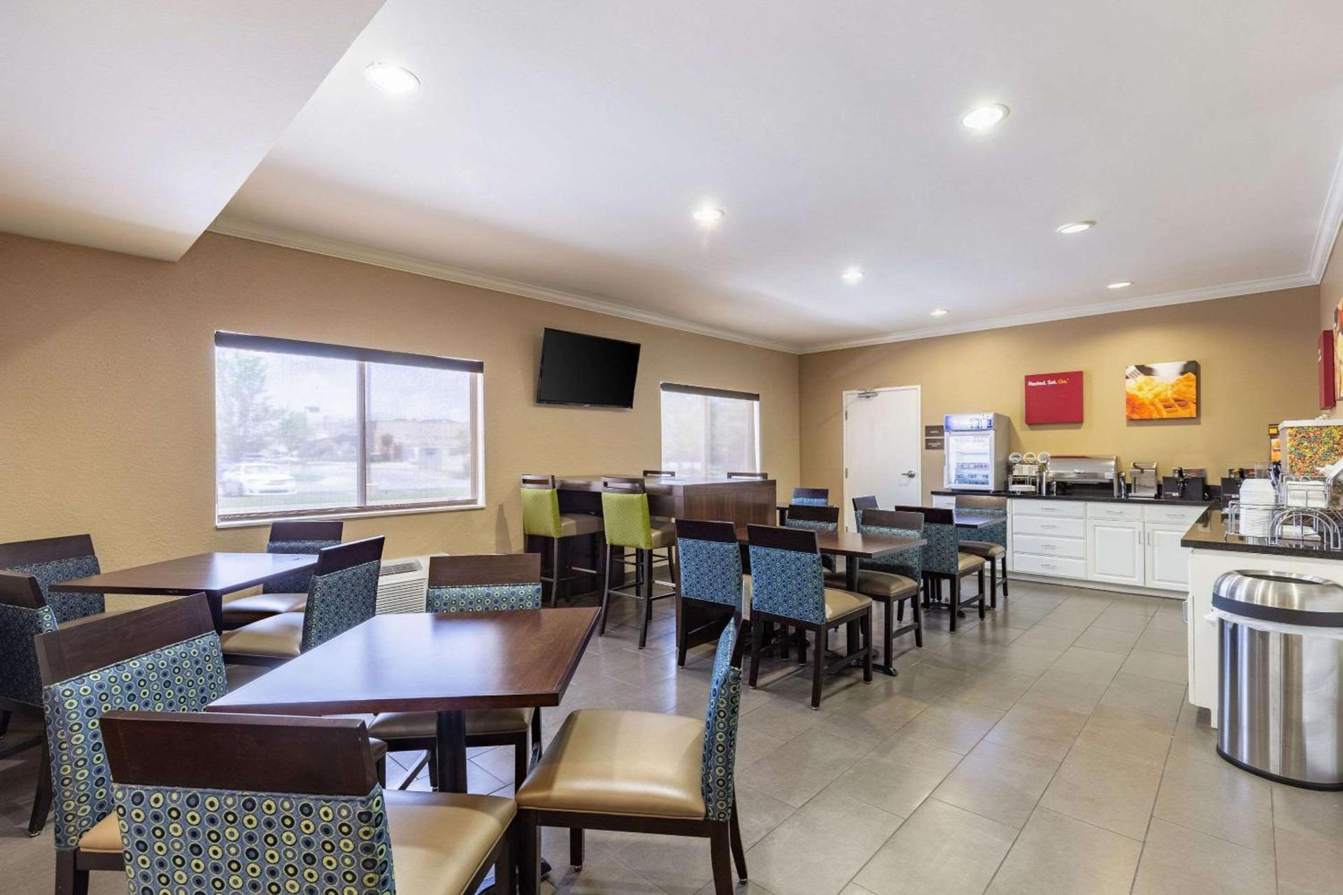 Comfort Inn South Tulsa - Woodland Hills photo 27