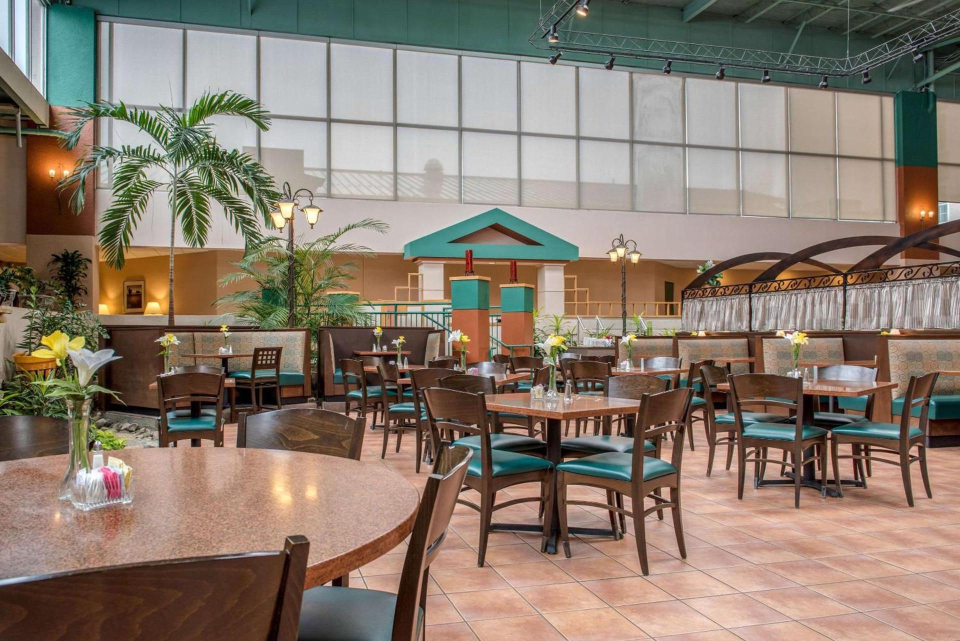 Quality Hotel Conference Center Cincinnati Blue Ash photo 30