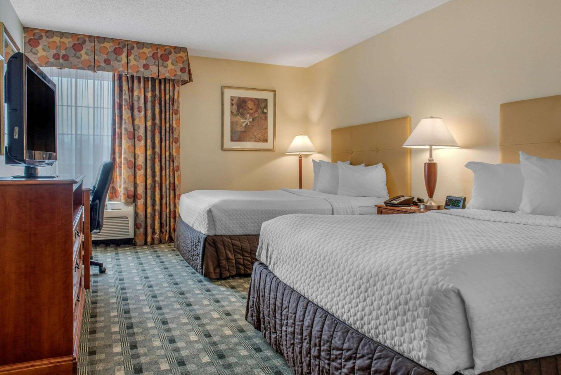Quality Hotel Conference Center Cincinnati Blue Ash photo 5