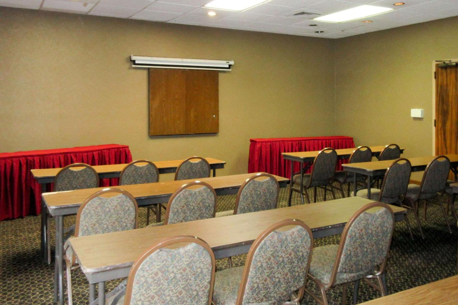 Quality Inn & Suites Albuquerque Midtown - University Area photo 1