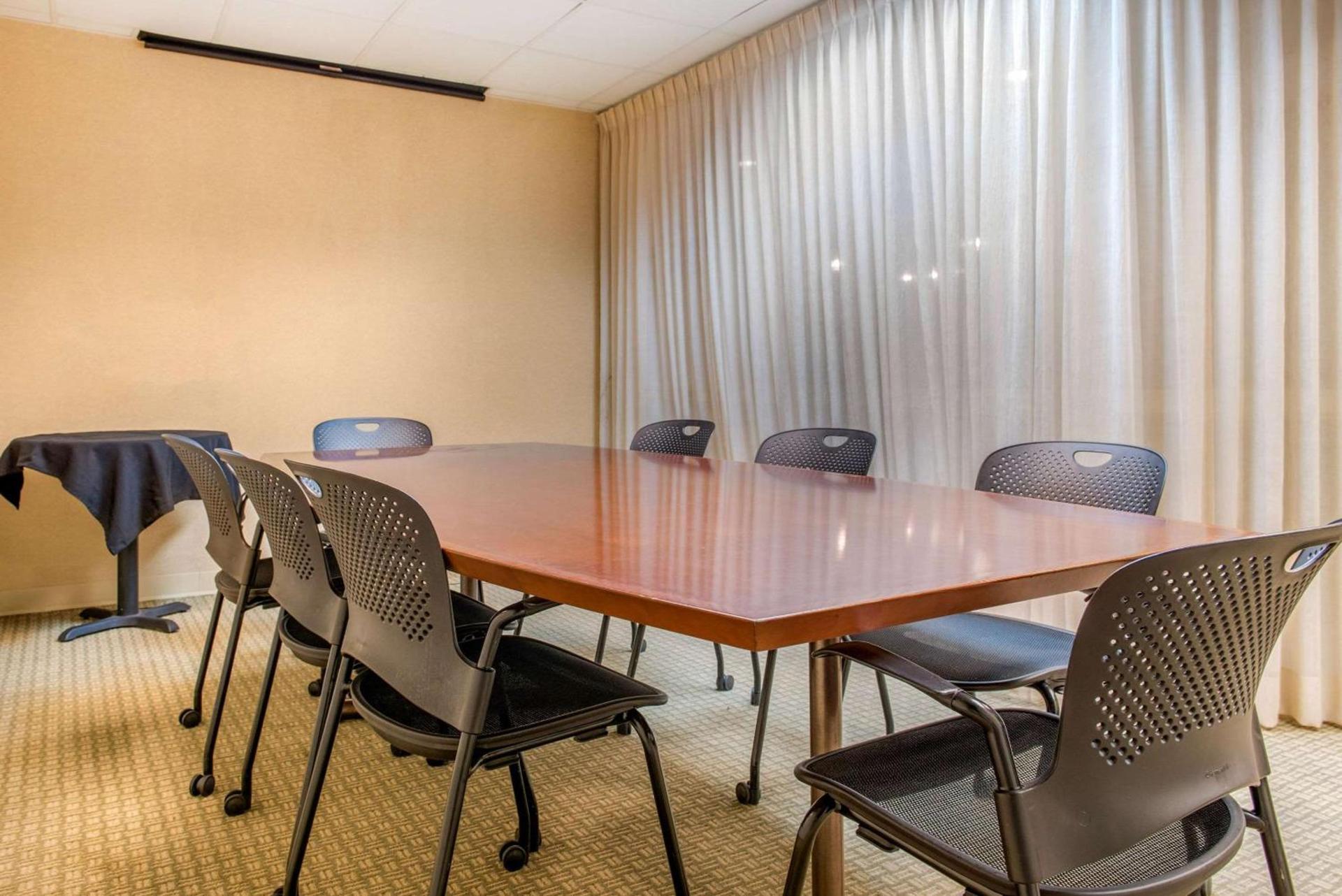 Quality Hotel Conference Center Cincinnati Blue Ash photo 27