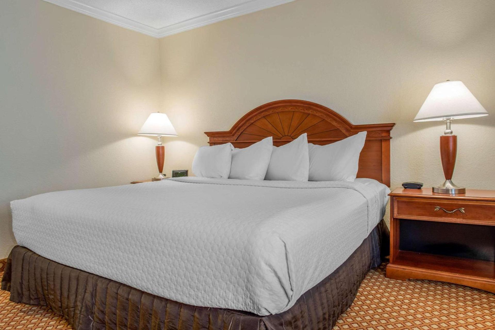 Quality Hotel Conference Center Cincinnati Blue Ash photo 11