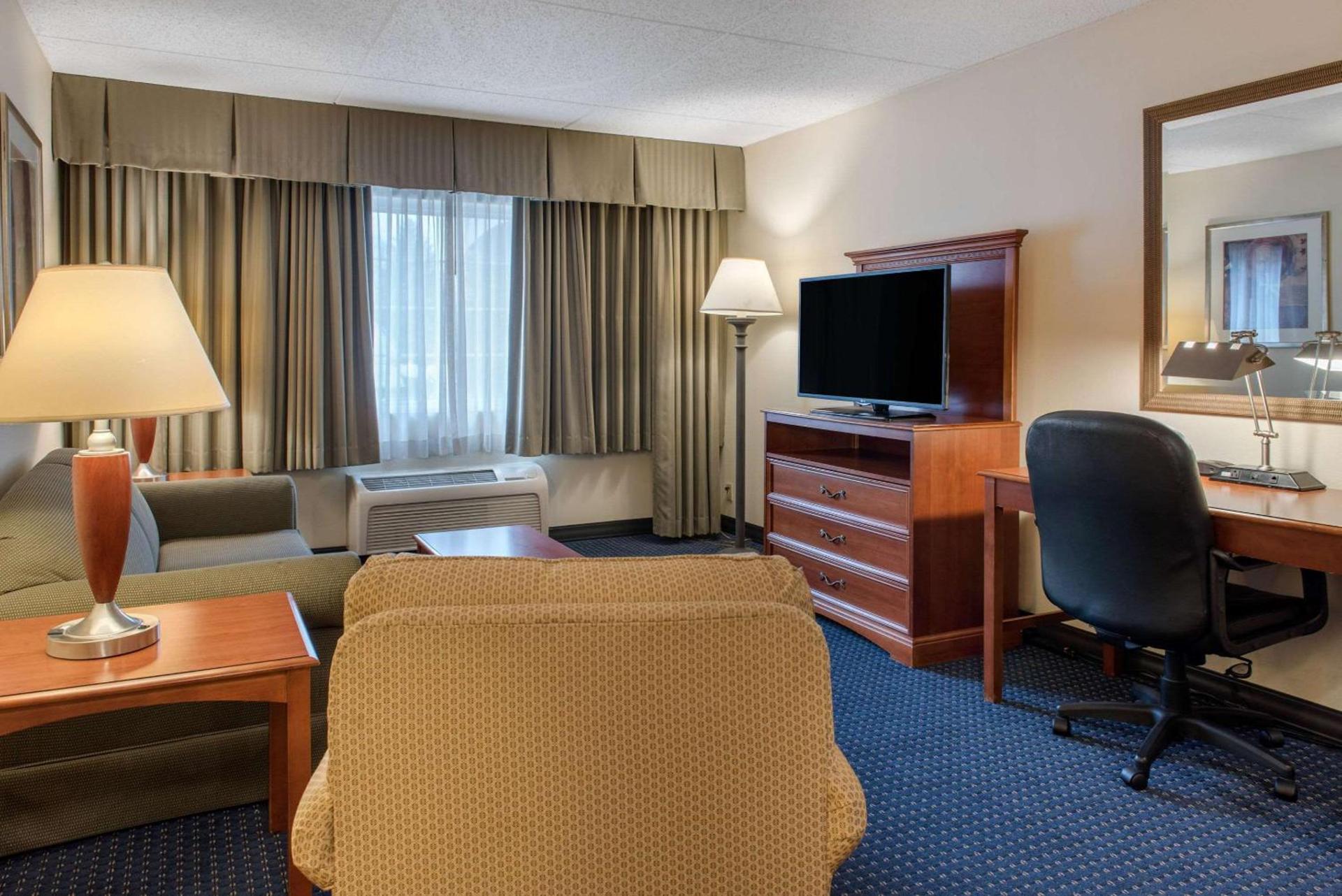 Quality Hotel Conference Center Cincinnati Blue Ash photo 23
