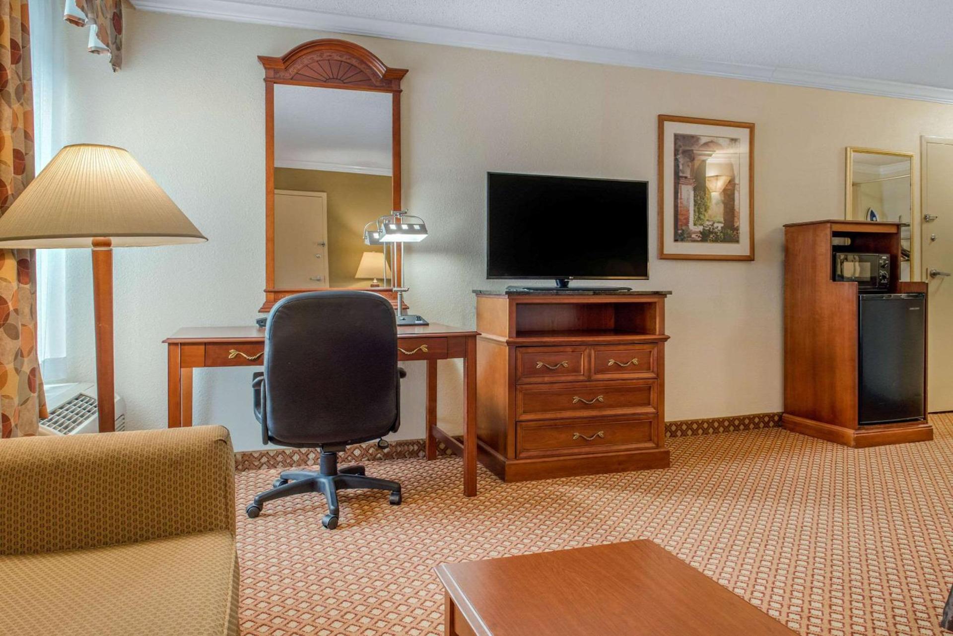 Quality Hotel Conference Center Cincinnati Blue Ash photo 17