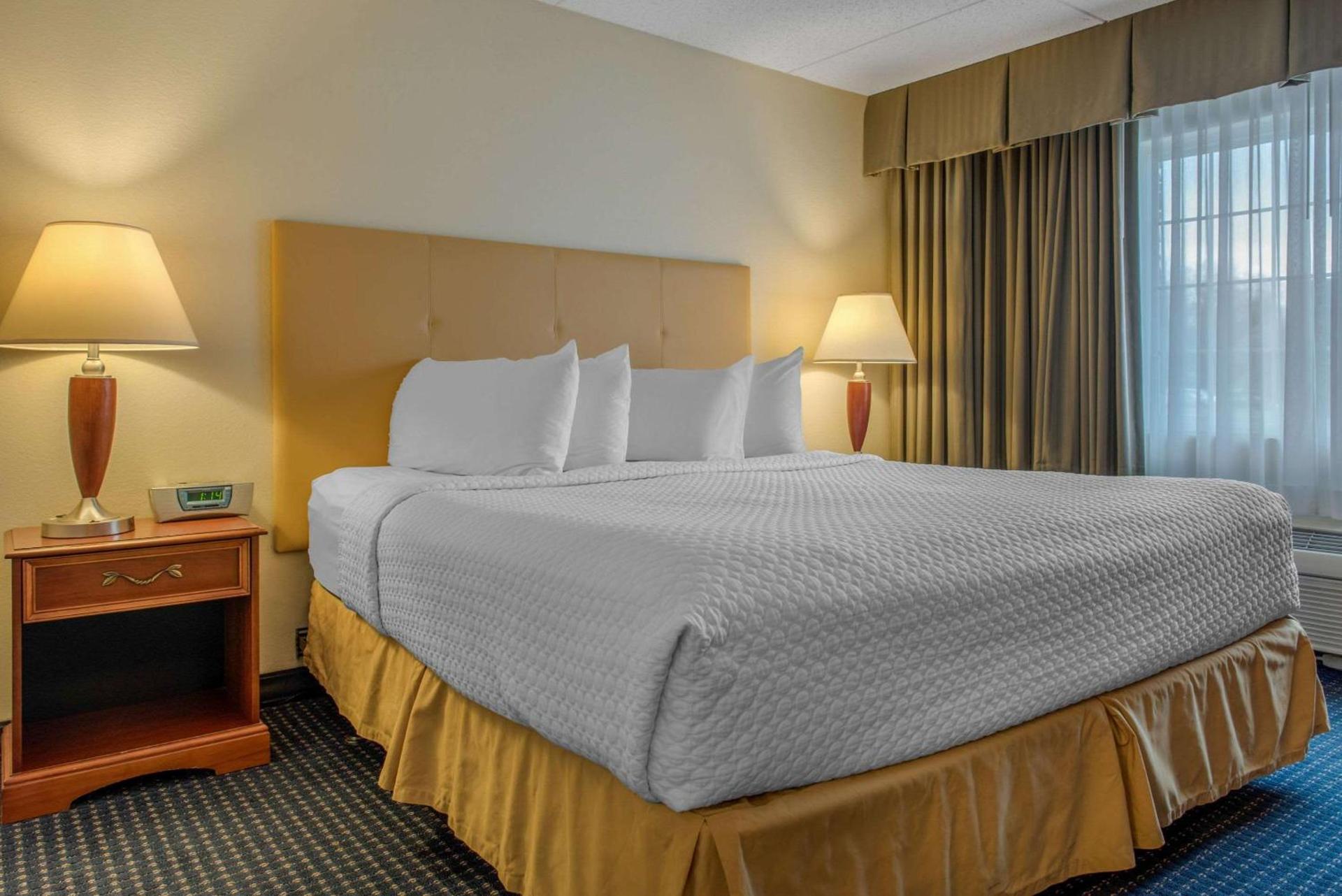 Quality Hotel Conference Center Cincinnati Blue Ash photo 20