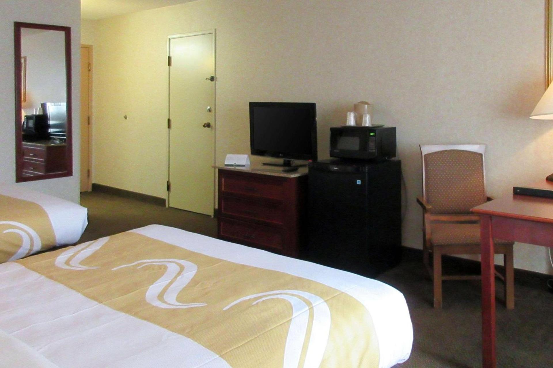 Quality Inn & Suites Albuquerque Midtown - University Area photo 11