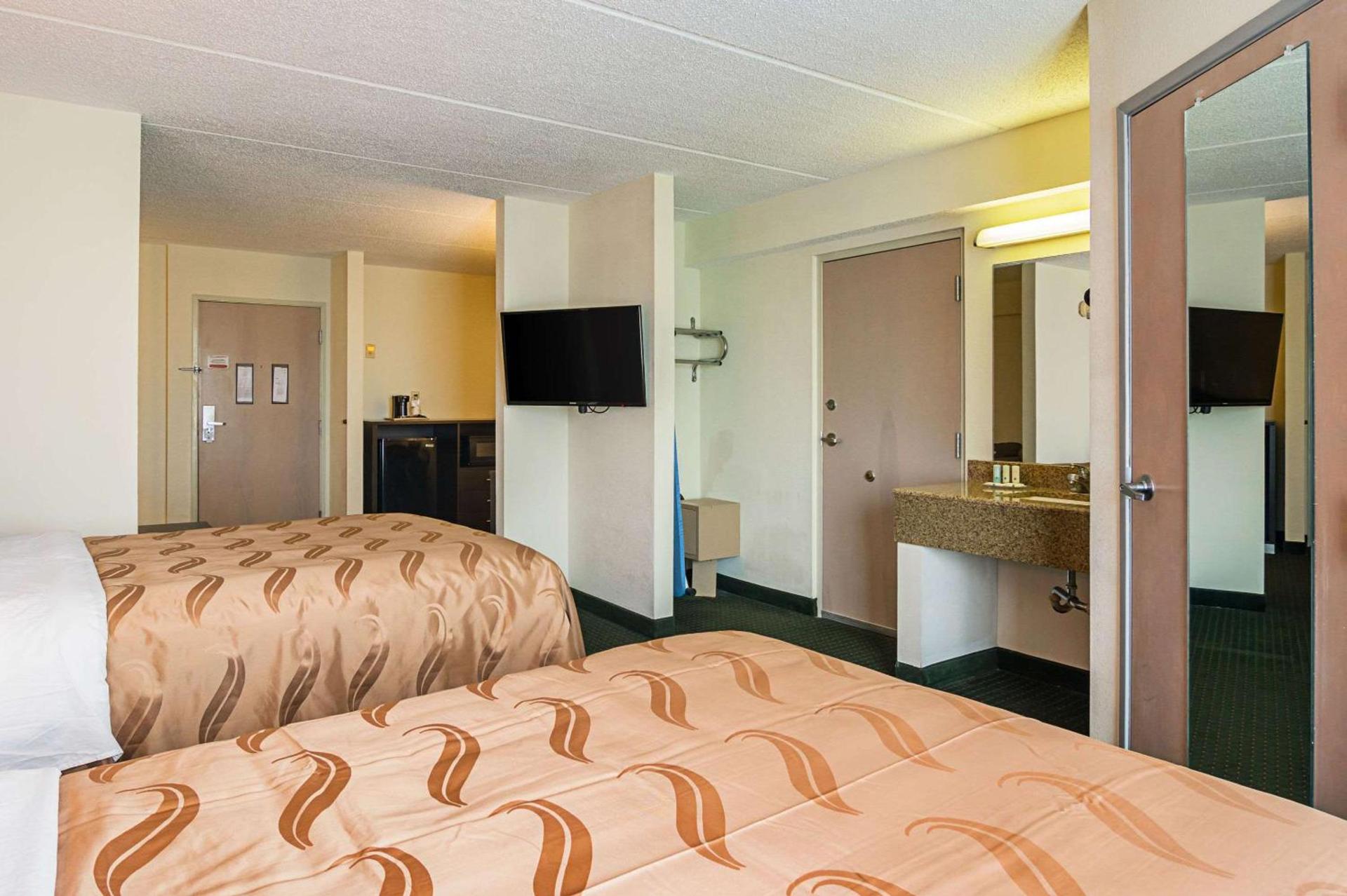 Quality Suites Atlanta Airport East photo 14