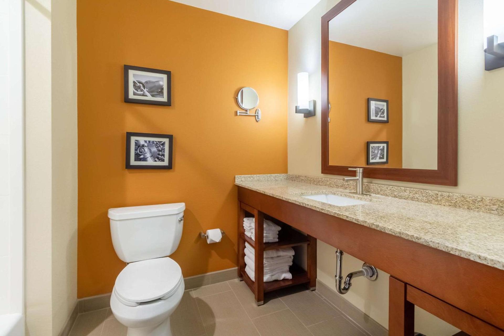 Comfort Inn & Suites - Harrisburg Airport - Hershey South photo 20