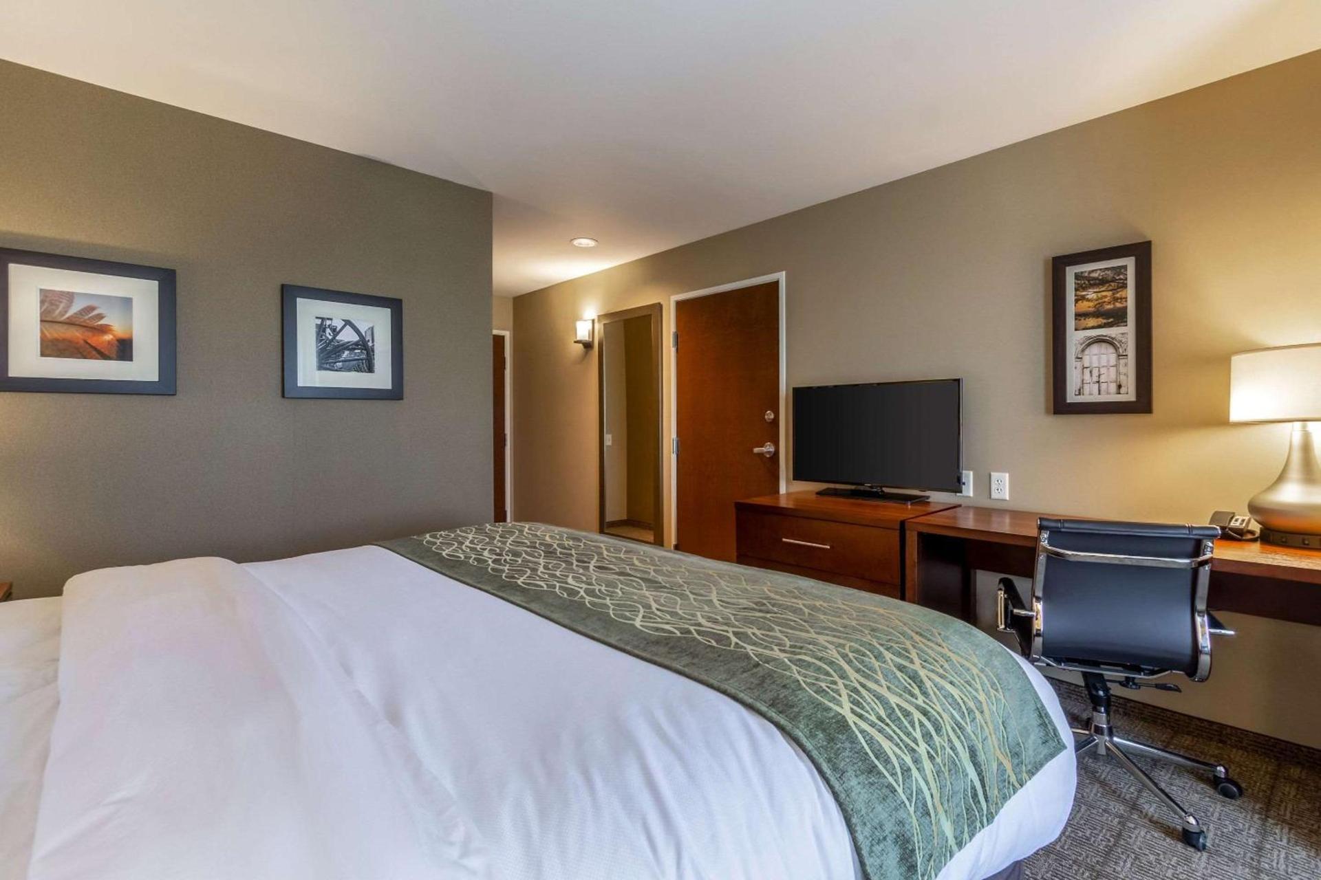 Comfort Inn & Suites - Harrisburg Airport - Hershey South photo 13