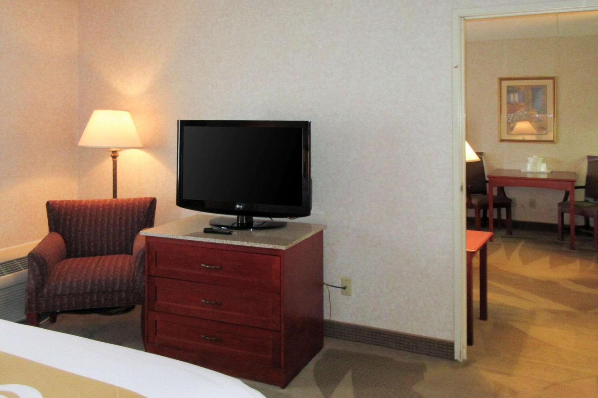 Quality Inn & Suites Albuquerque Midtown - University Area photo 3