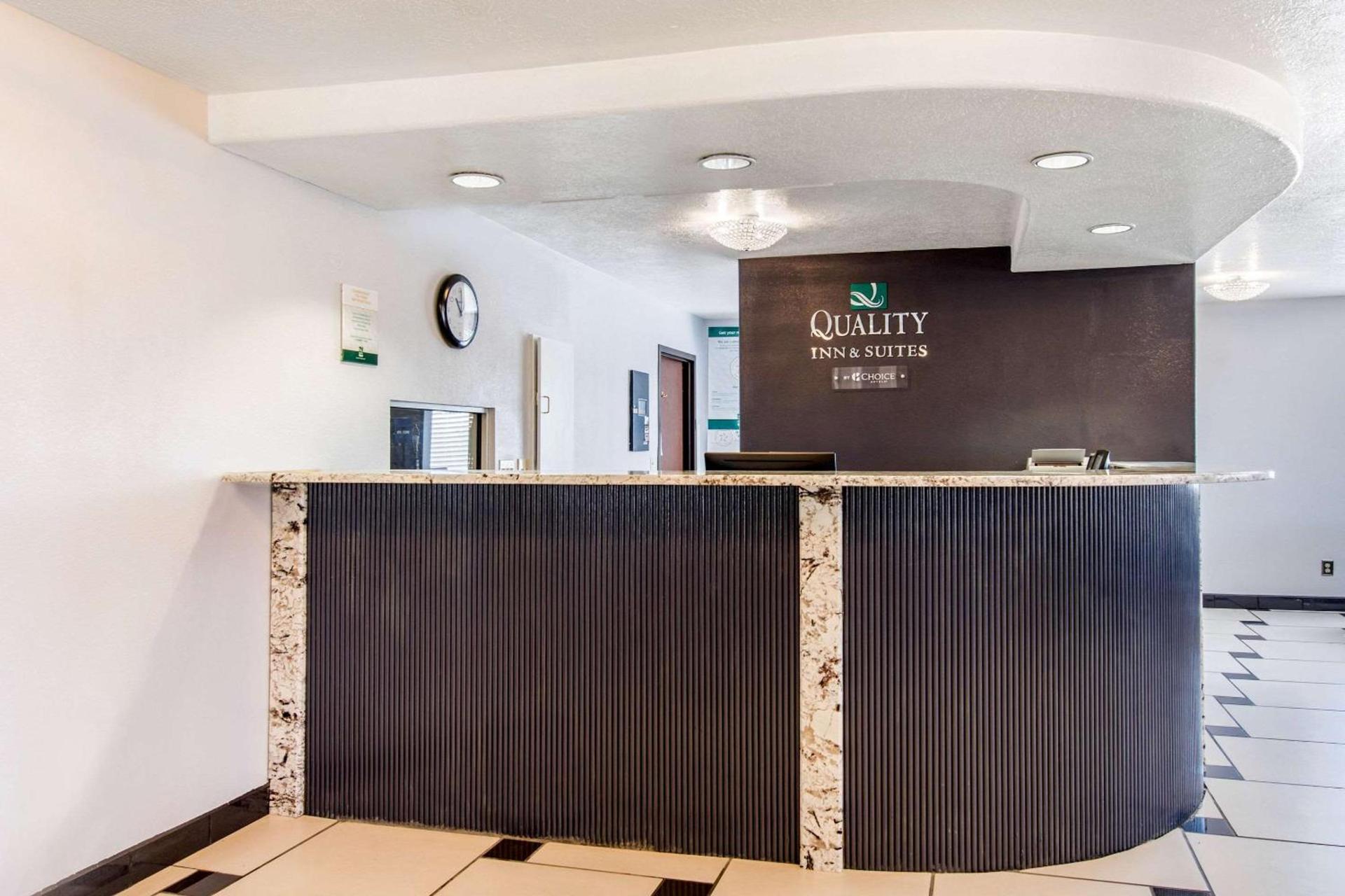 Quality Inn & Suites Albuquerque North near Balloon Fiesta Park photo 7