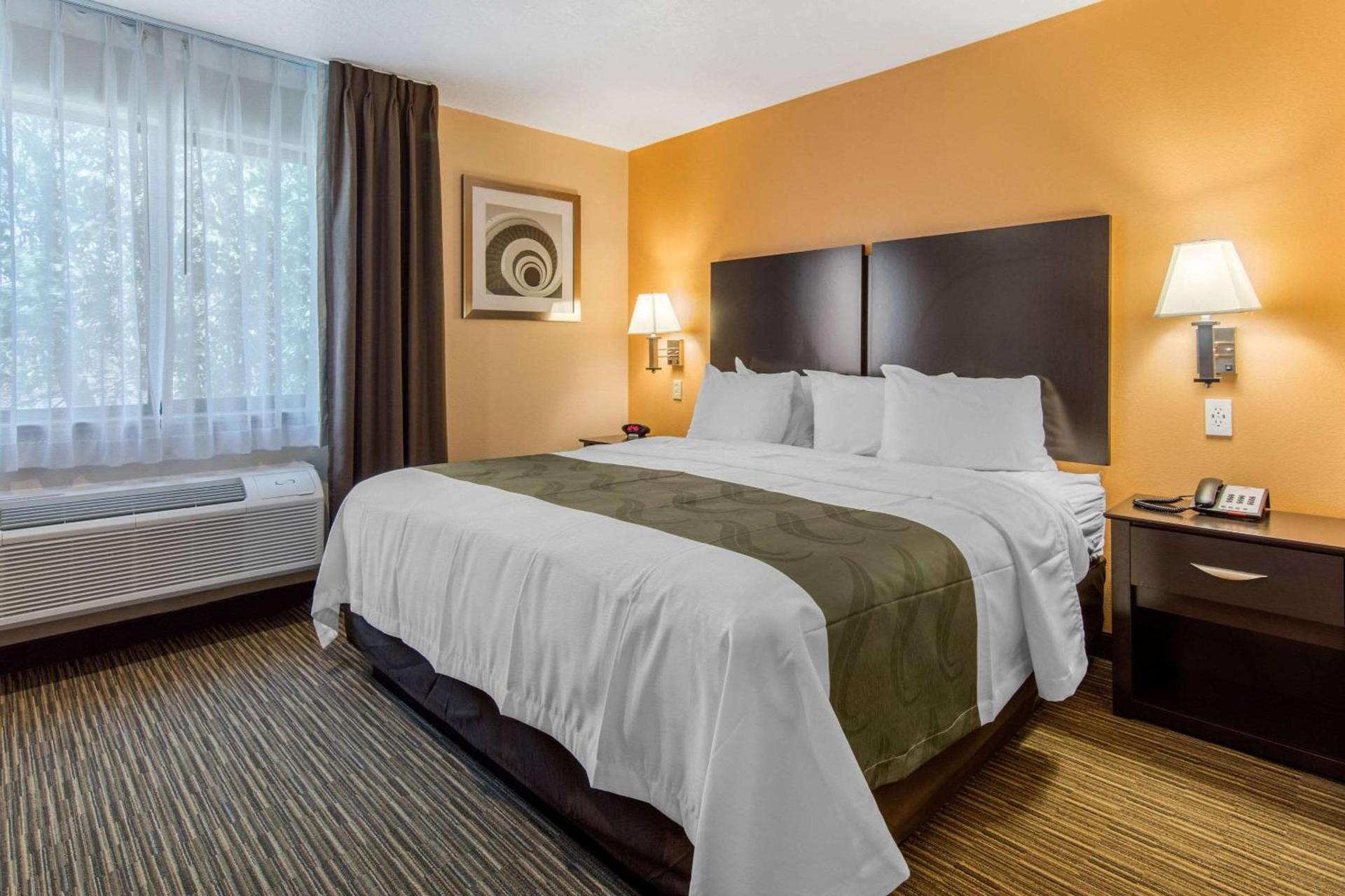 Quality Inn & Suites Albuquerque North near Balloon Fiesta Park photo 28