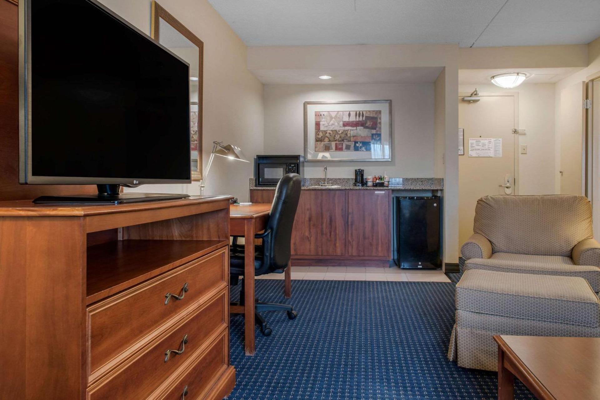 Quality Hotel Conference Center Cincinnati Blue Ash photo 22