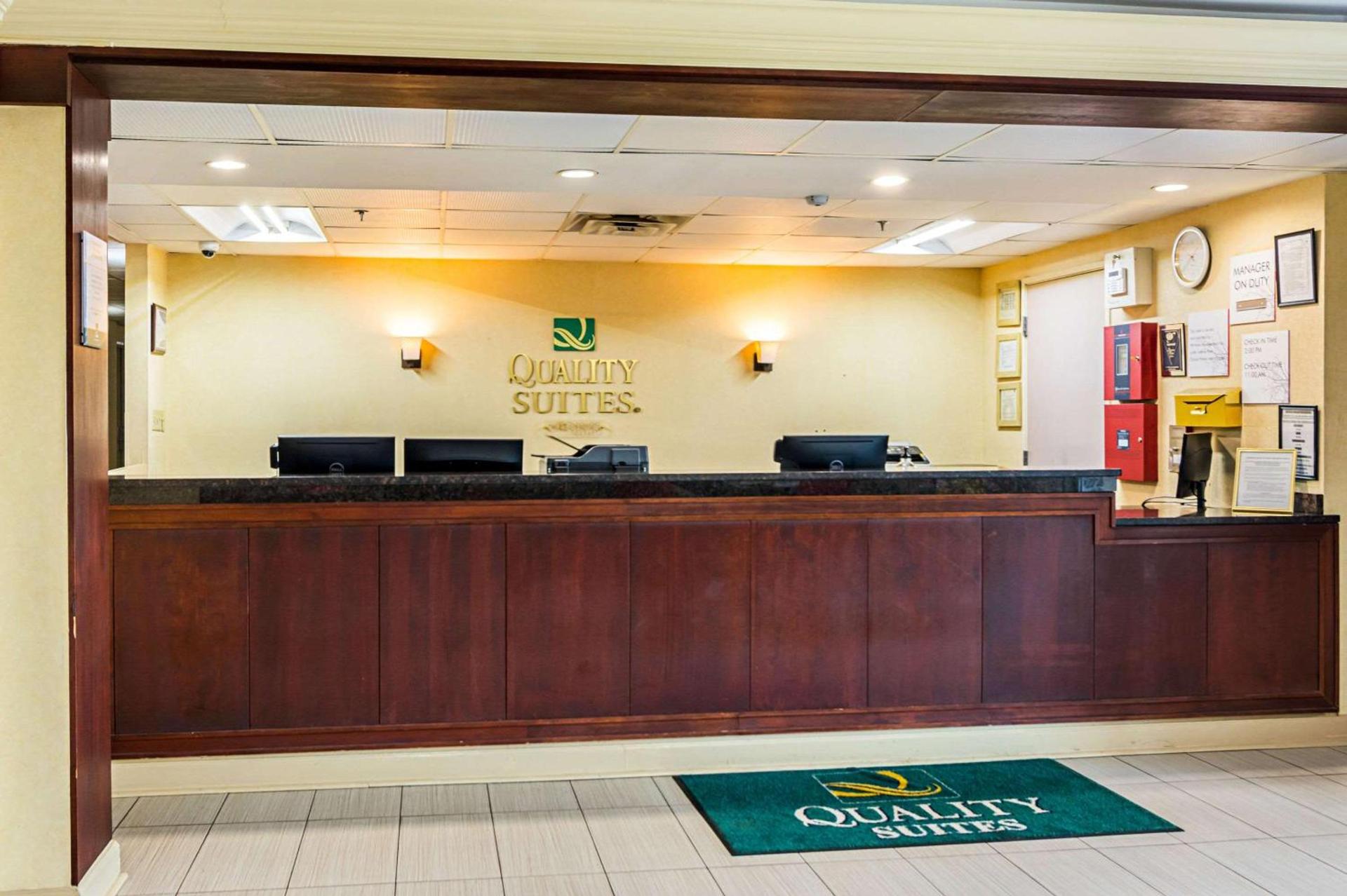 Quality Suites Atlanta Airport East photo 4