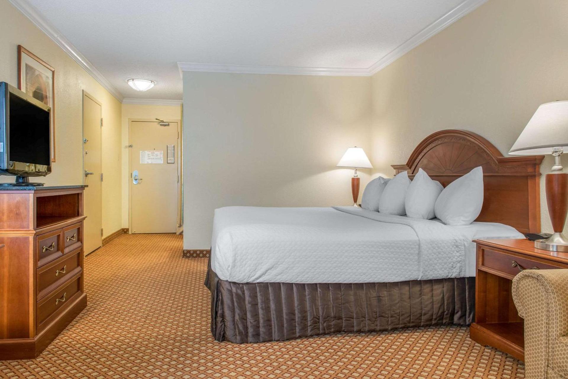 Quality Hotel Conference Center Cincinnati Blue Ash photo 12