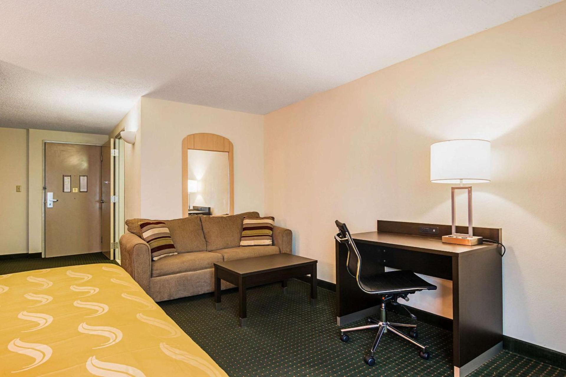 Quality Suites Atlanta Airport East photo 9