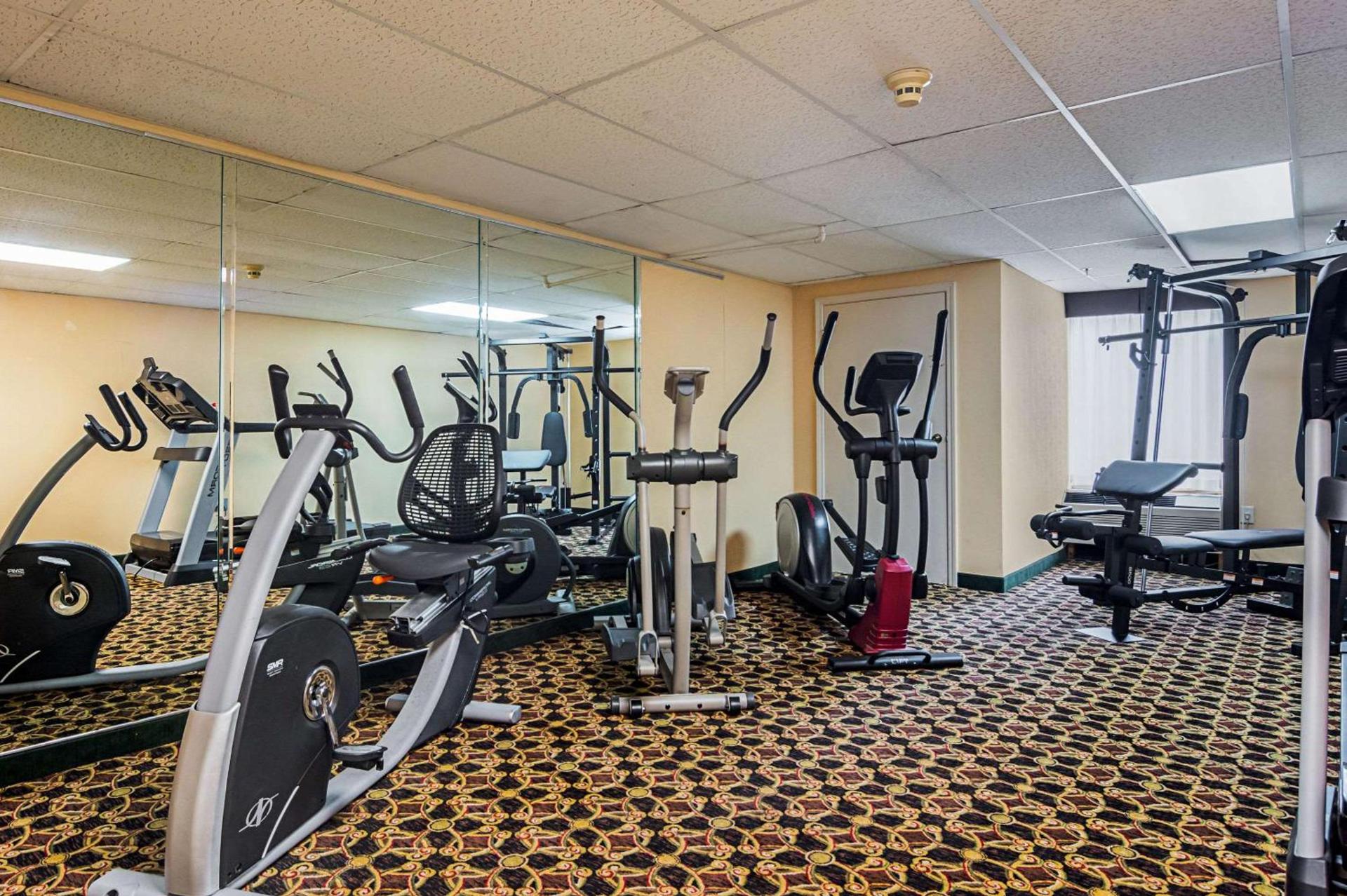 Quality Suites Atlanta Airport East photo 21