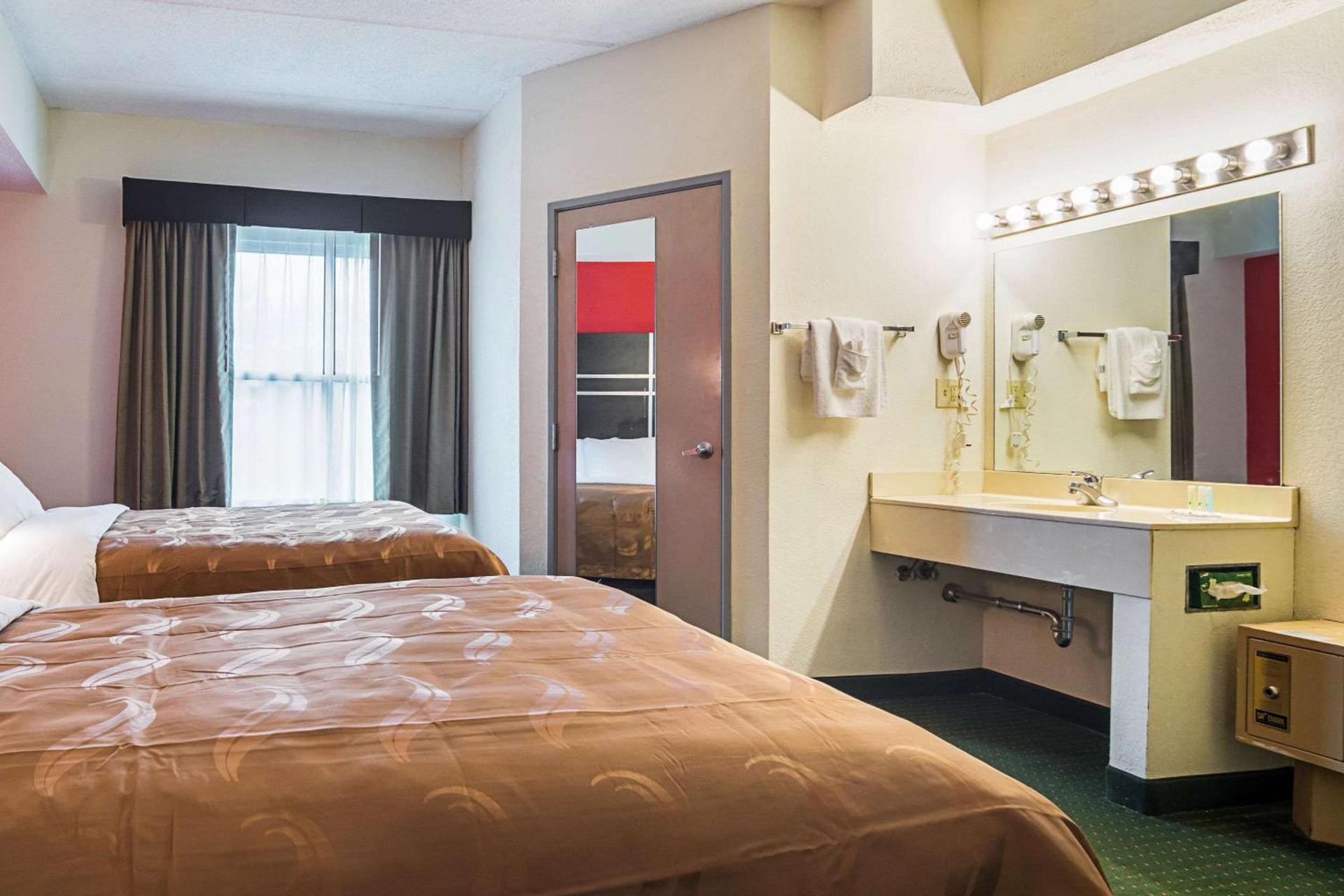 Quality Suites Atlanta Airport East photo 8