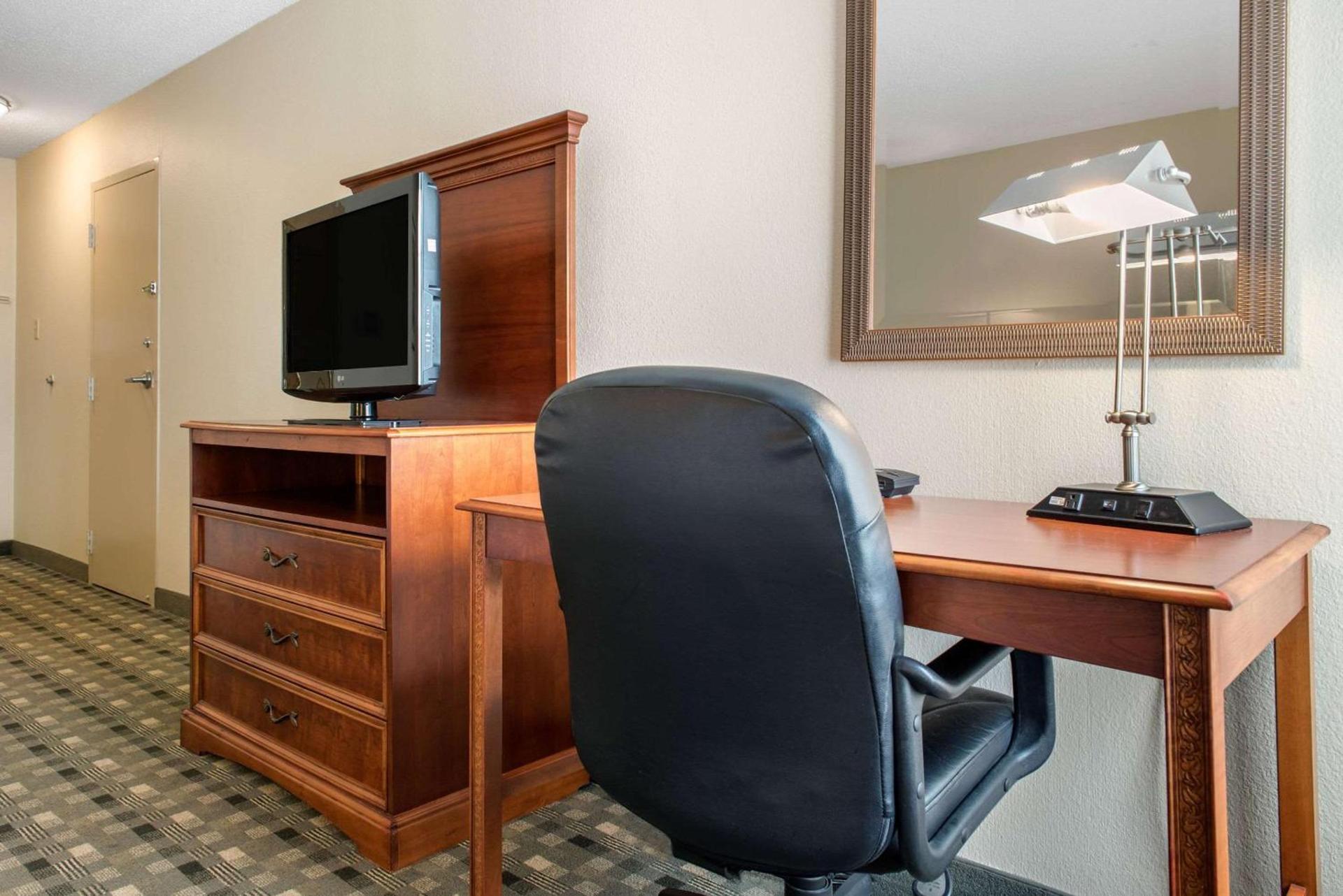 Quality Hotel Conference Center Cincinnati Blue Ash photo 8