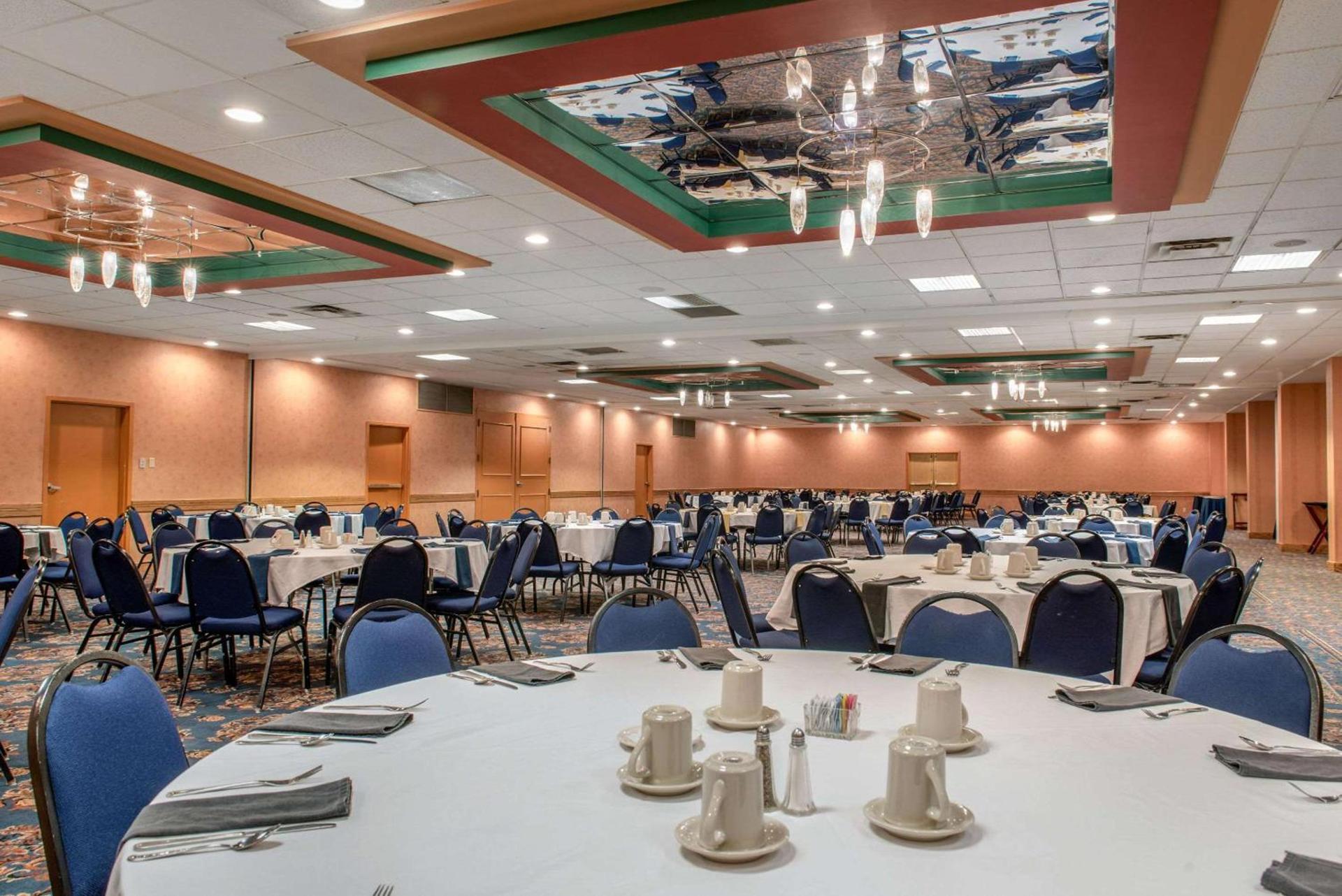 Quality Hotel Conference Center Cincinnati Blue Ash photo 29