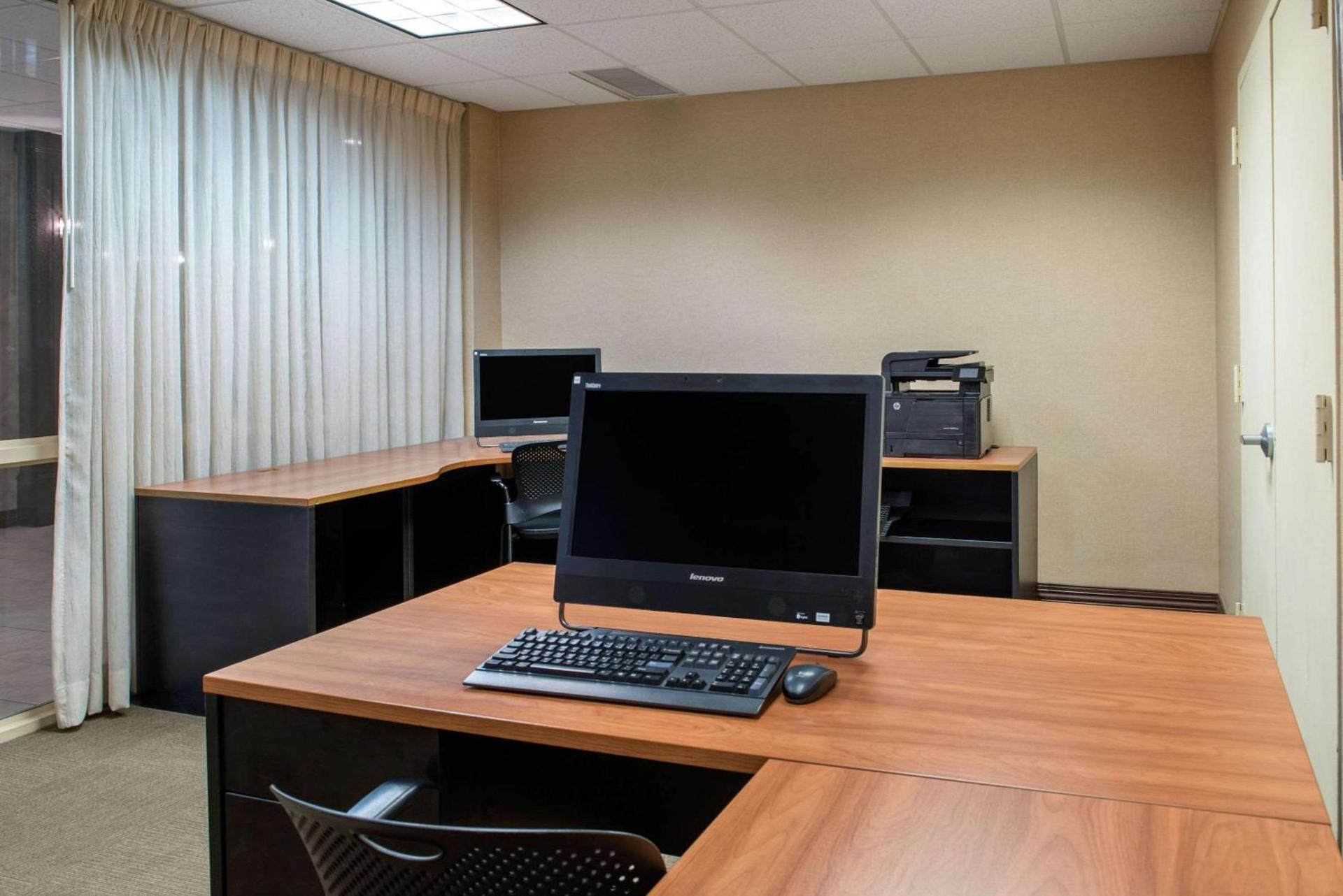 Quality Hotel Conference Center Cincinnati Blue Ash photo 26